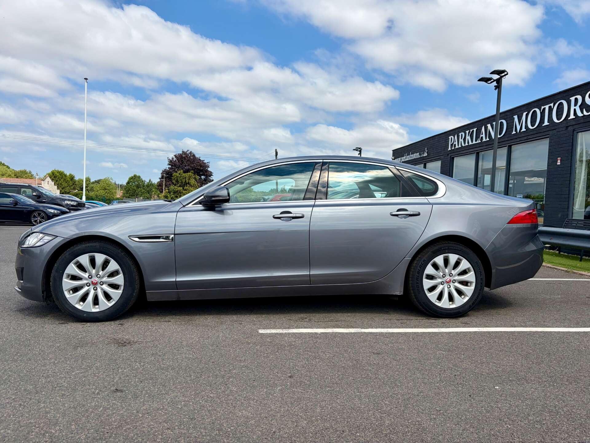 Jaguar XF view 5