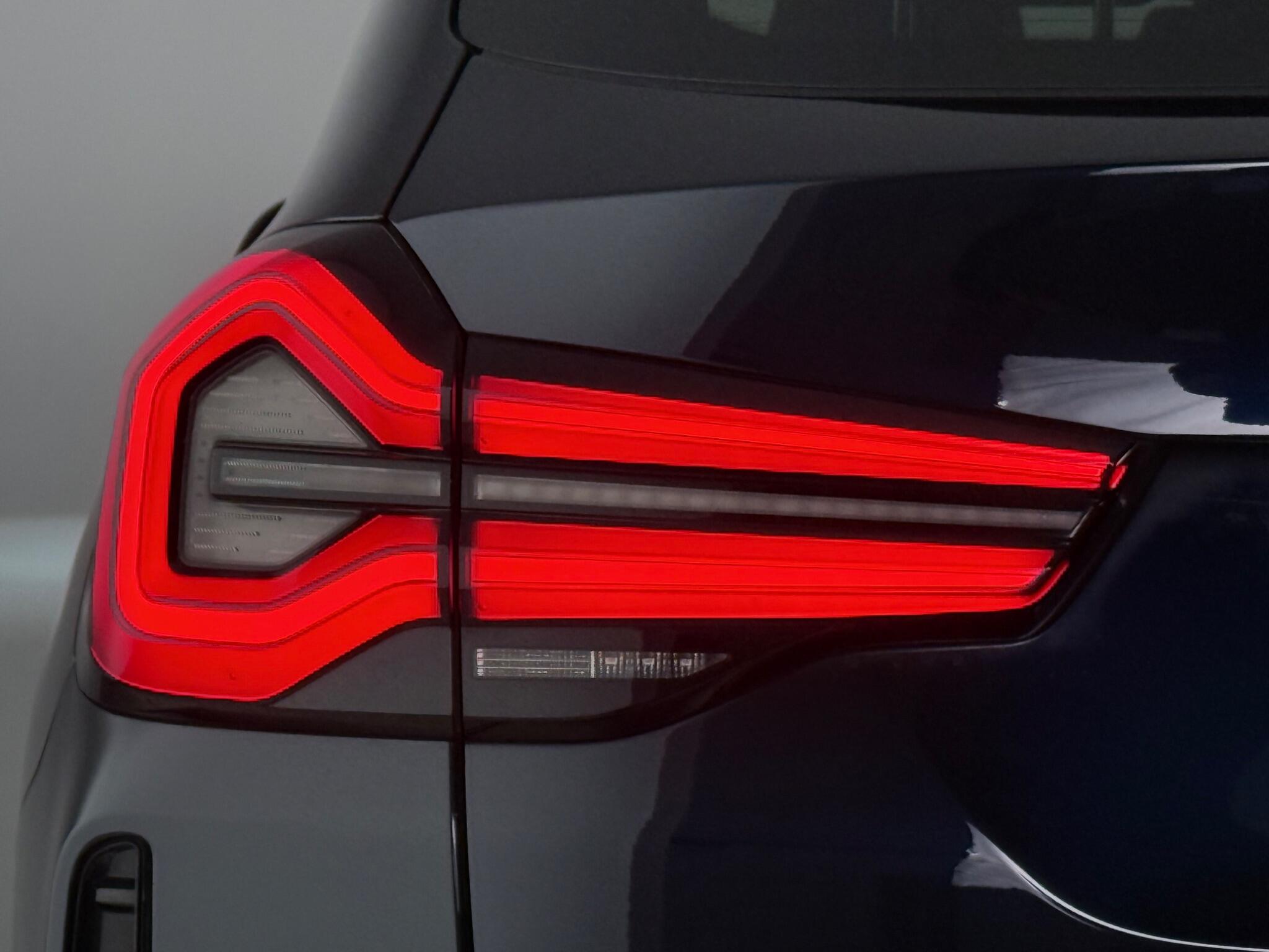 BMW X3 view 11