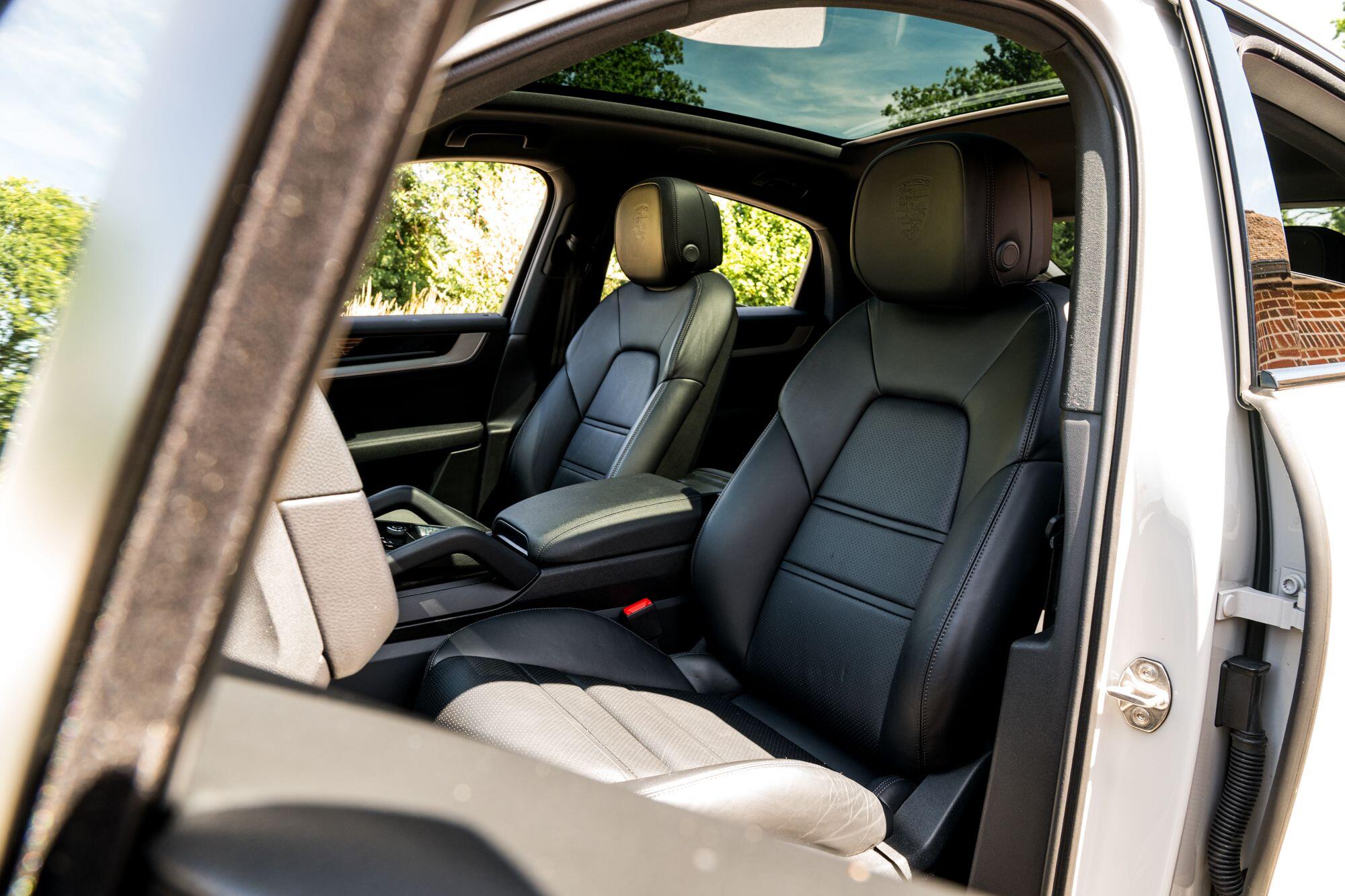 Porsche Cayenne view 30