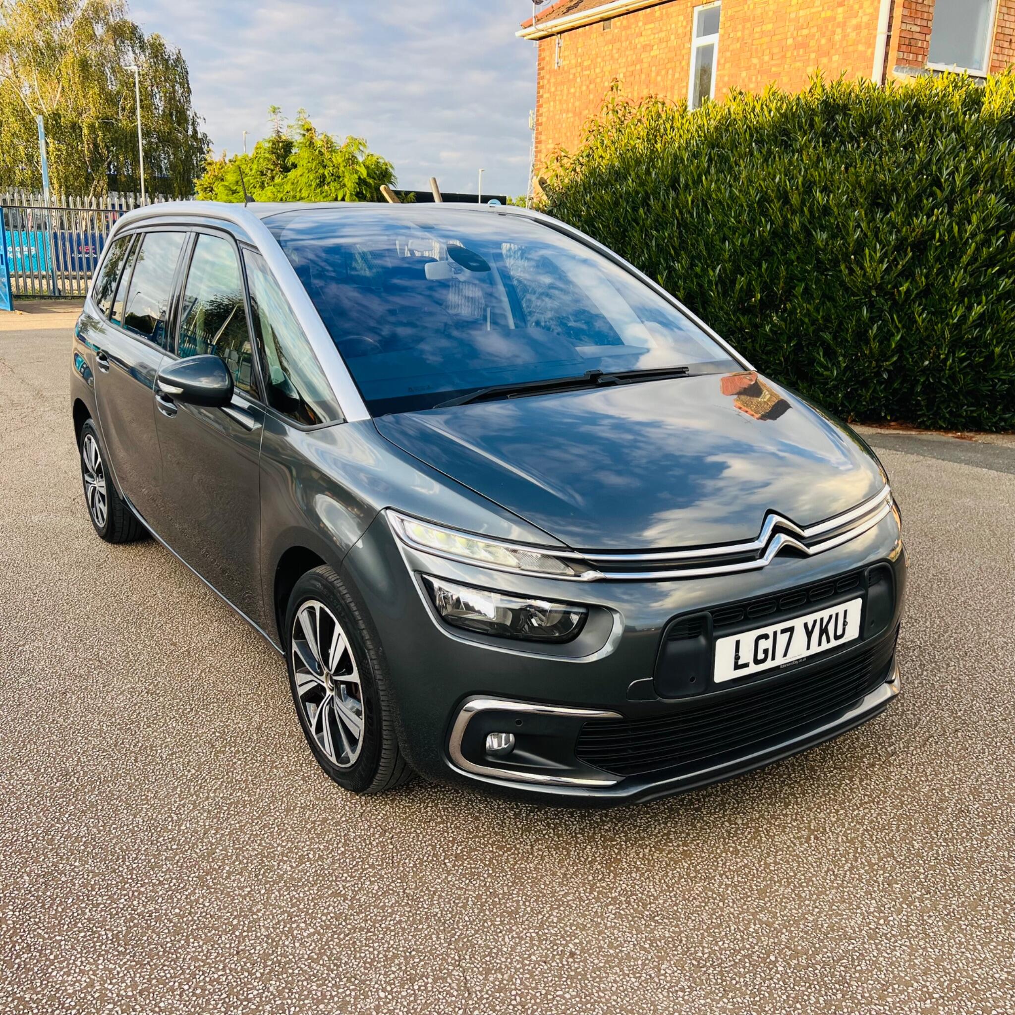Citroen Grand C4 Picasso view 2