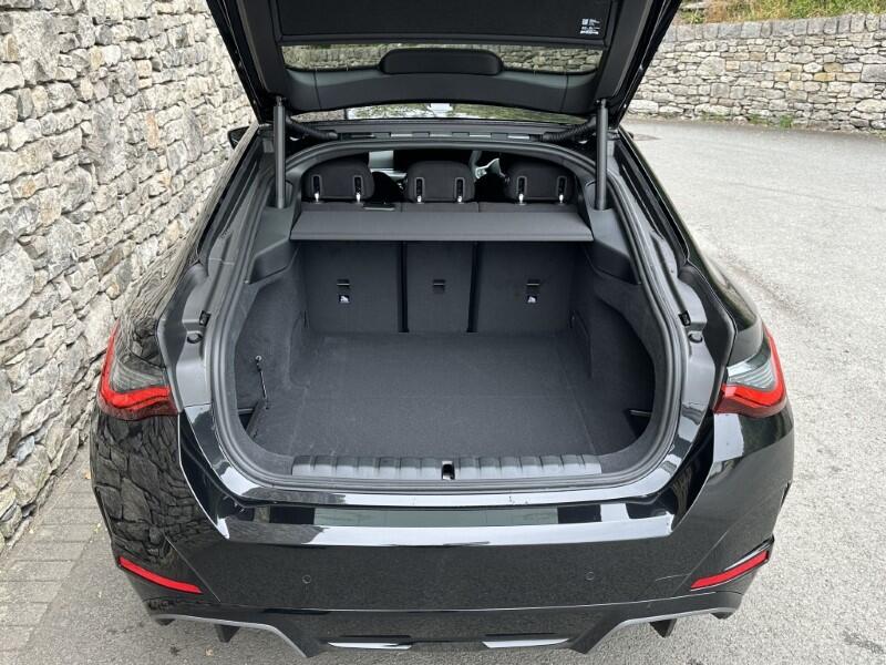 BMW i4 view 14