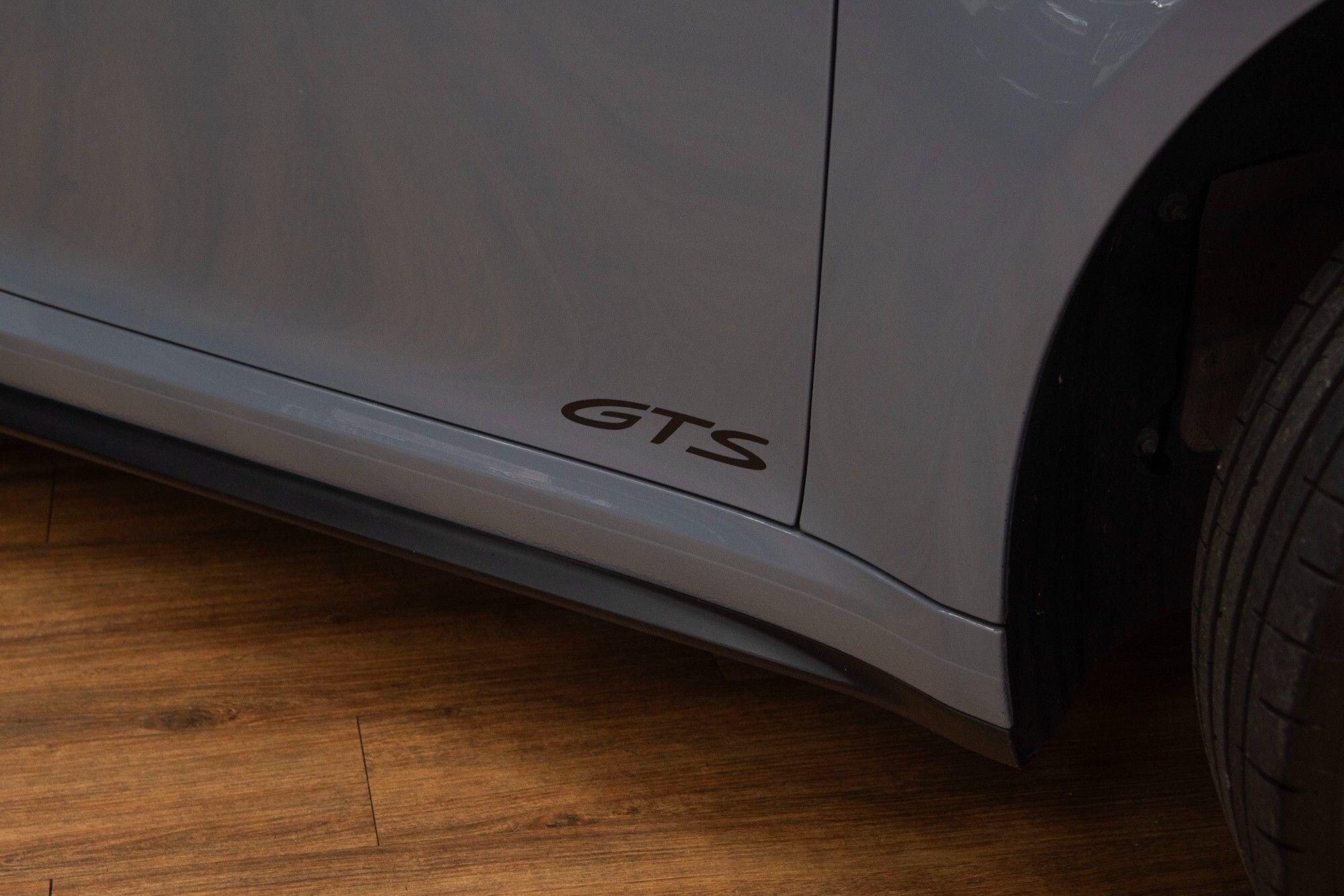 Porsche 911 view 14