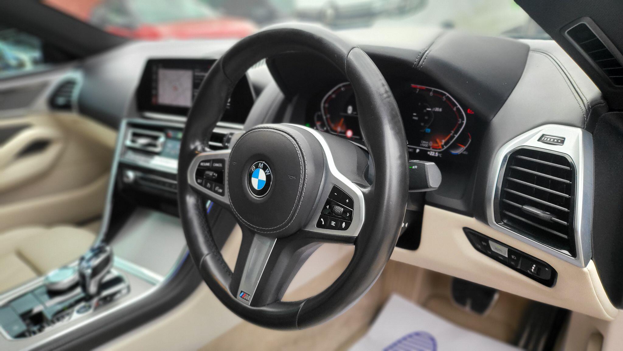 BMW 8 Series view 32