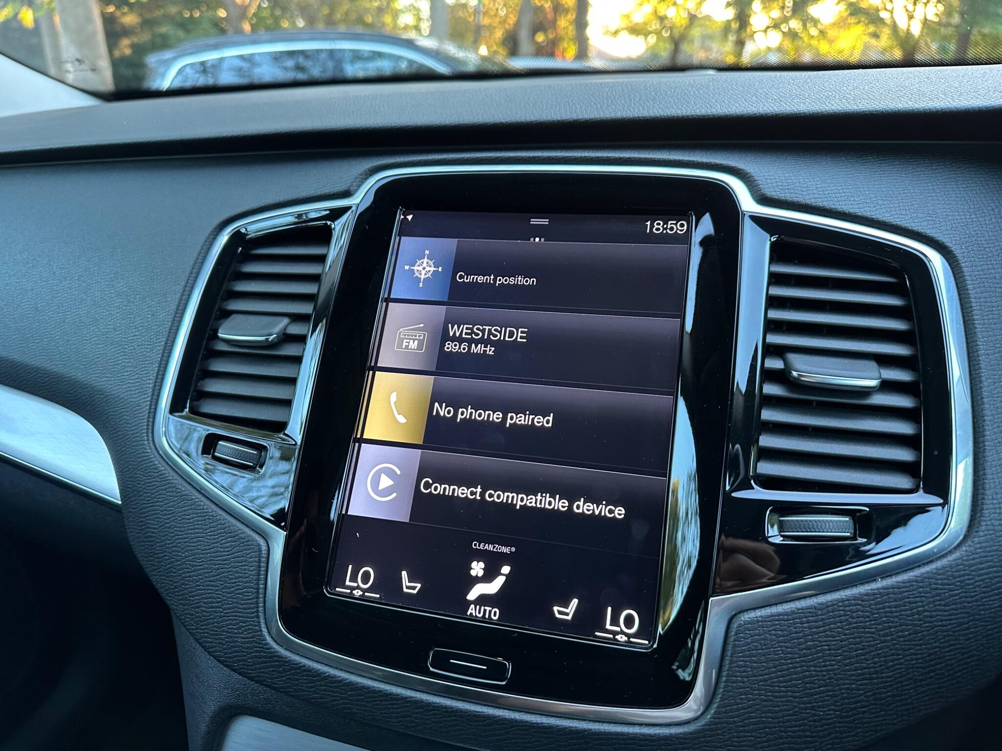 Volvo XC90 view 27