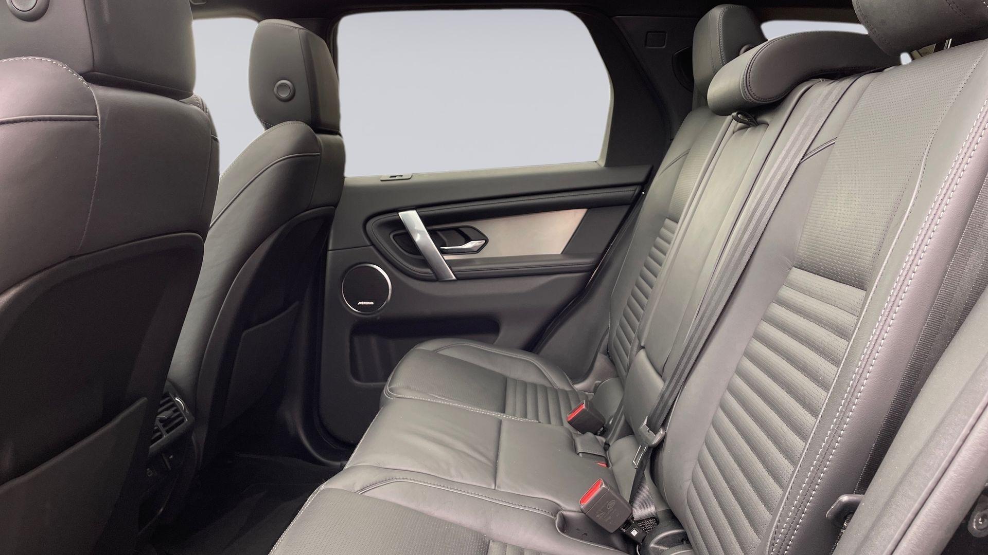 Land Rover Discovery Sport view 4