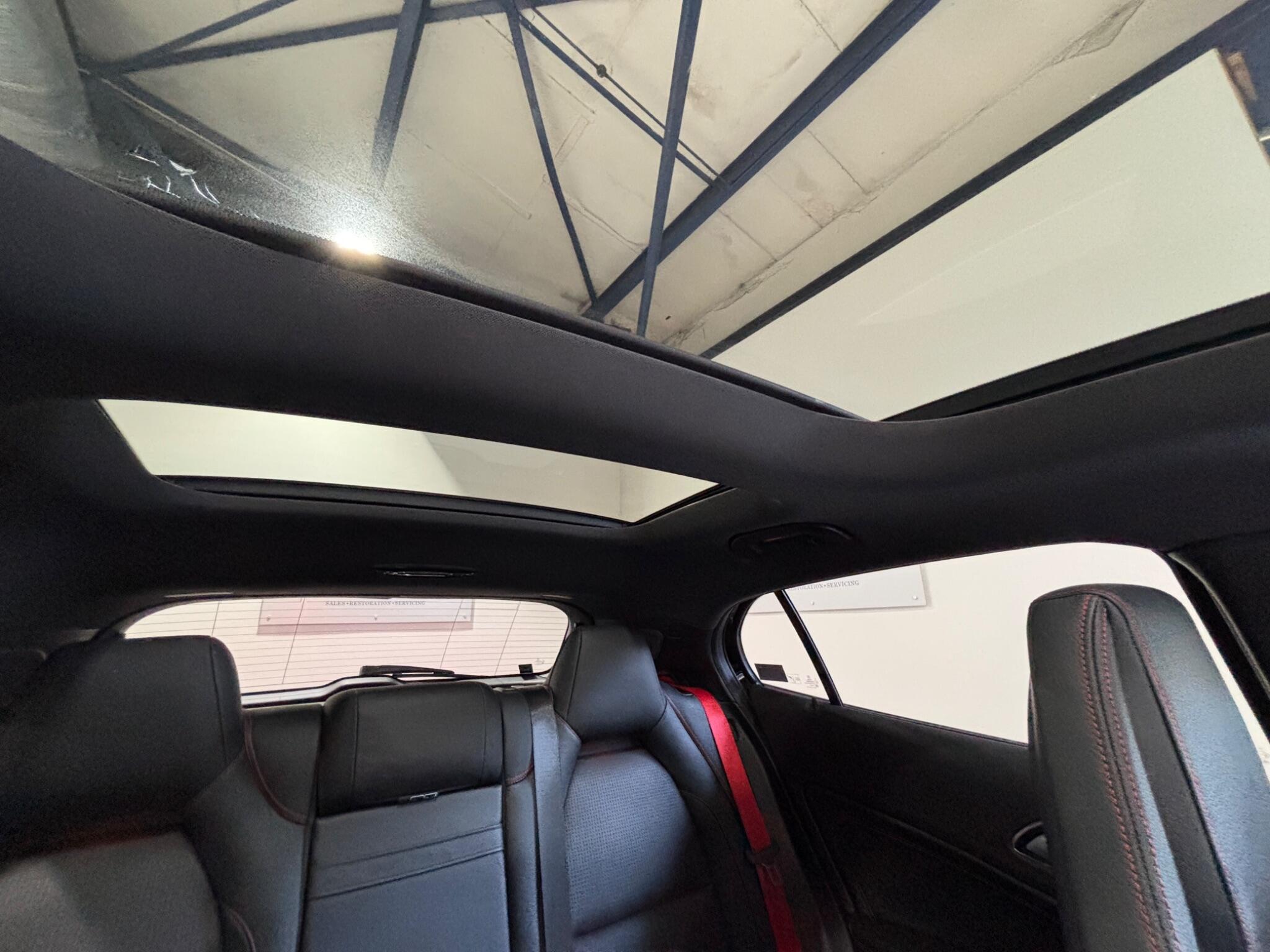 Mercedes-Benz Gla view 52