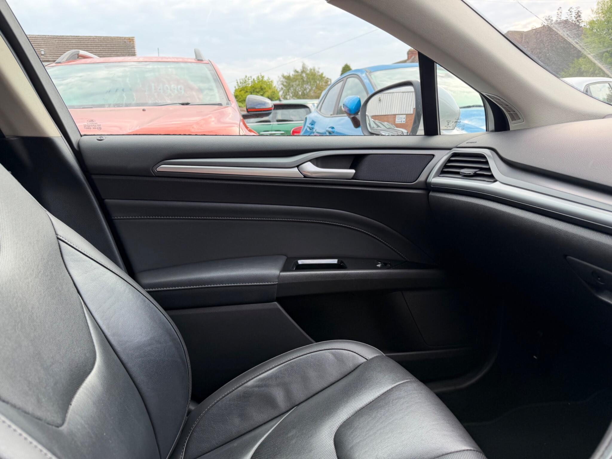 Ford Mondeo view 68