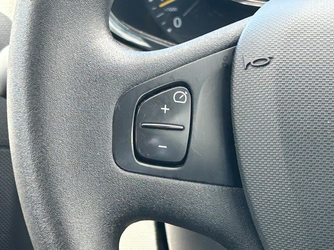Renault Clio view 30
