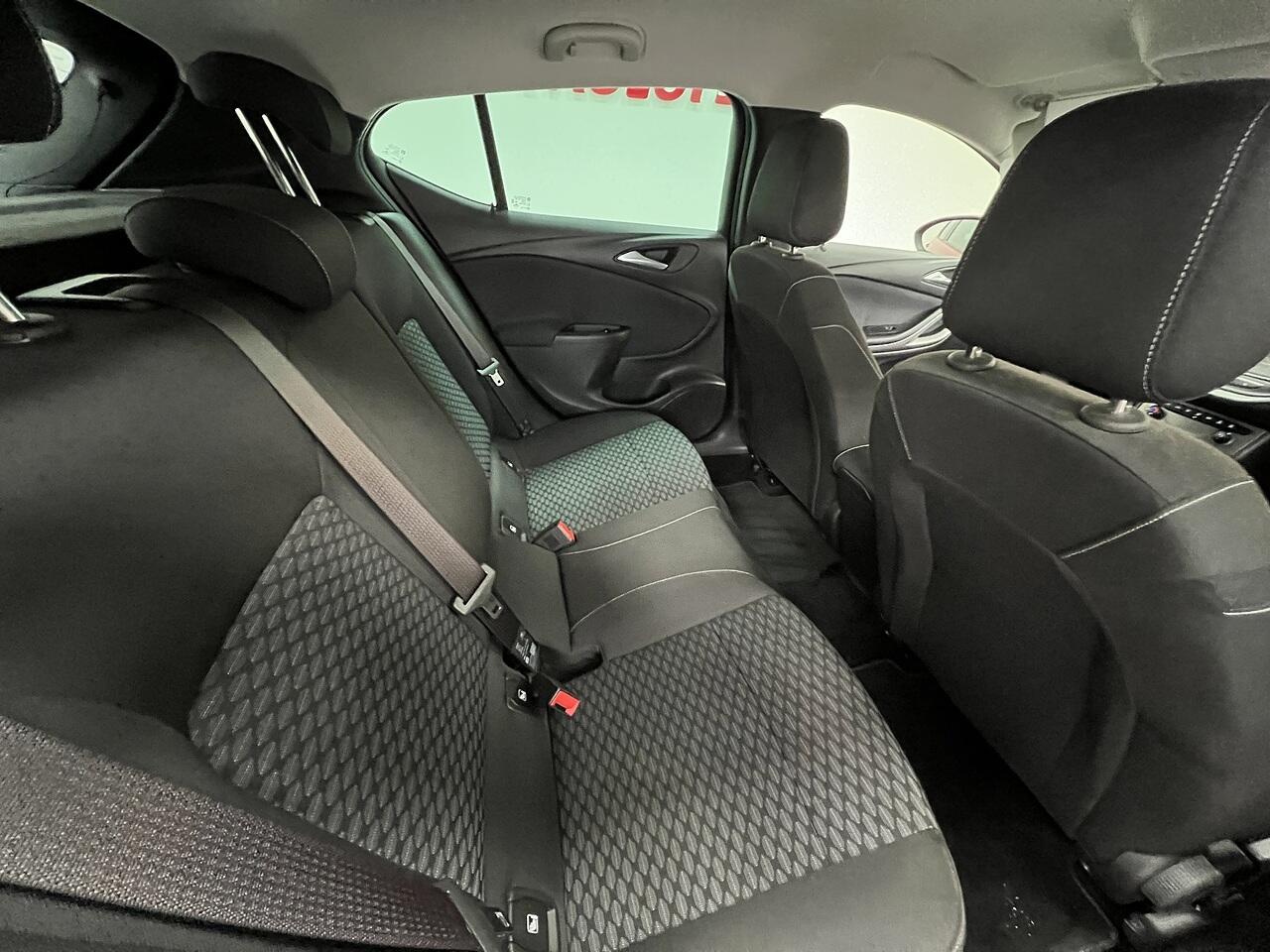 Vauxhall Astra view 15