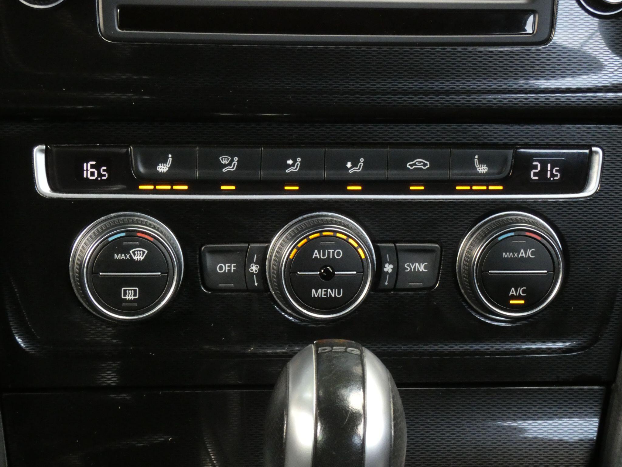 Volkswagen Golf view 24