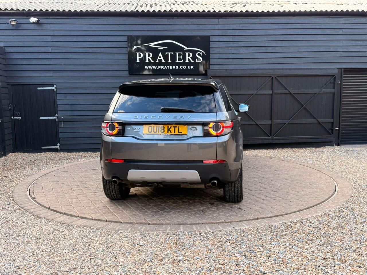 Land Rover Discovery Sport view 3