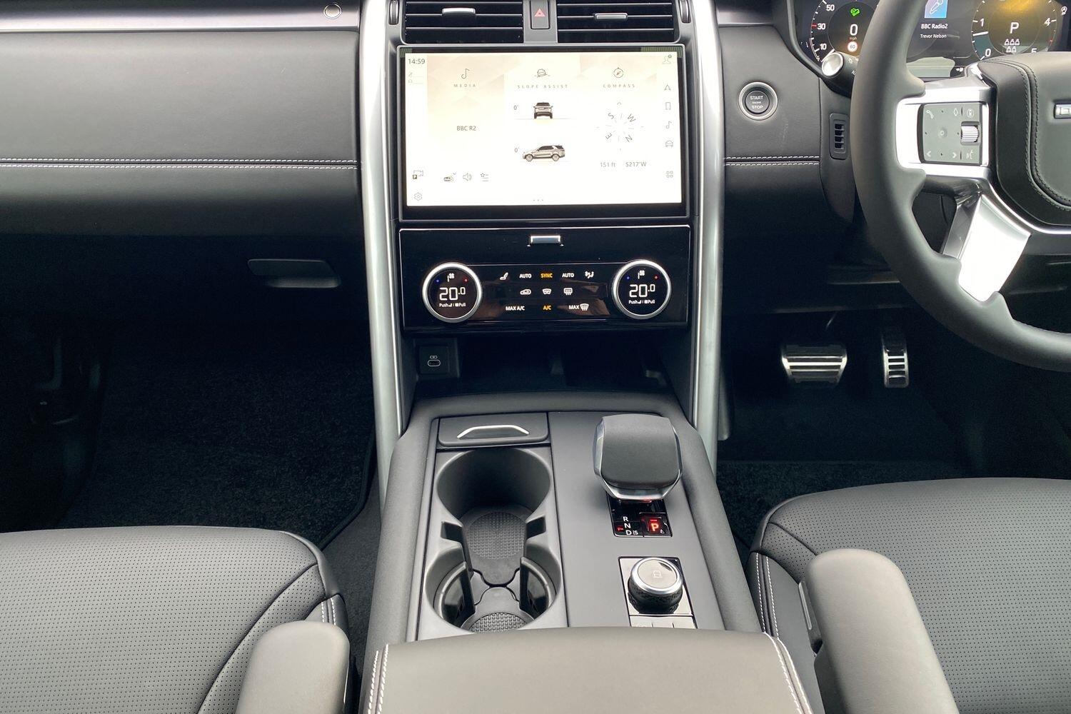 Land Rover Discovery view 13