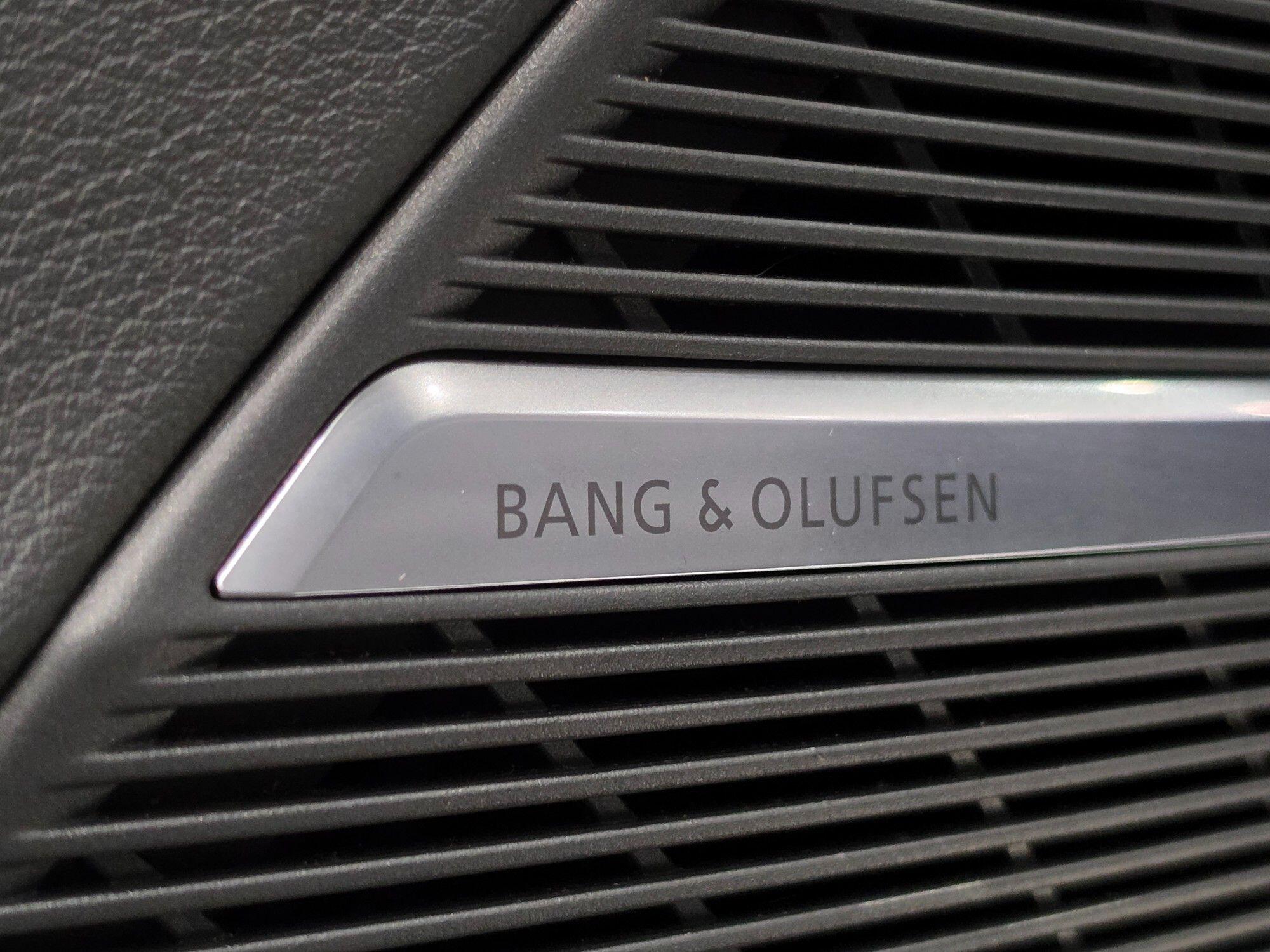 Audi Q8 view 41