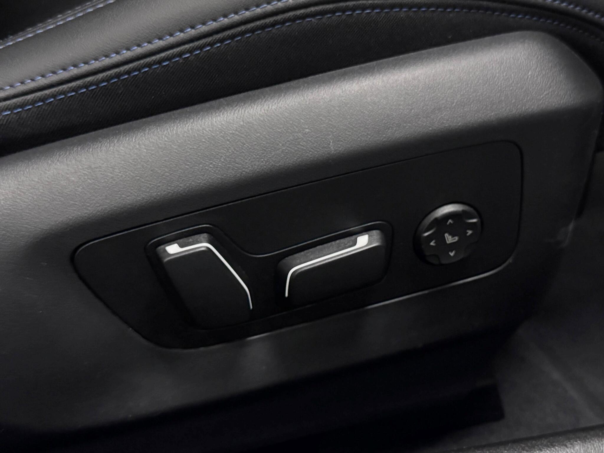 BMW 5 Series view 16