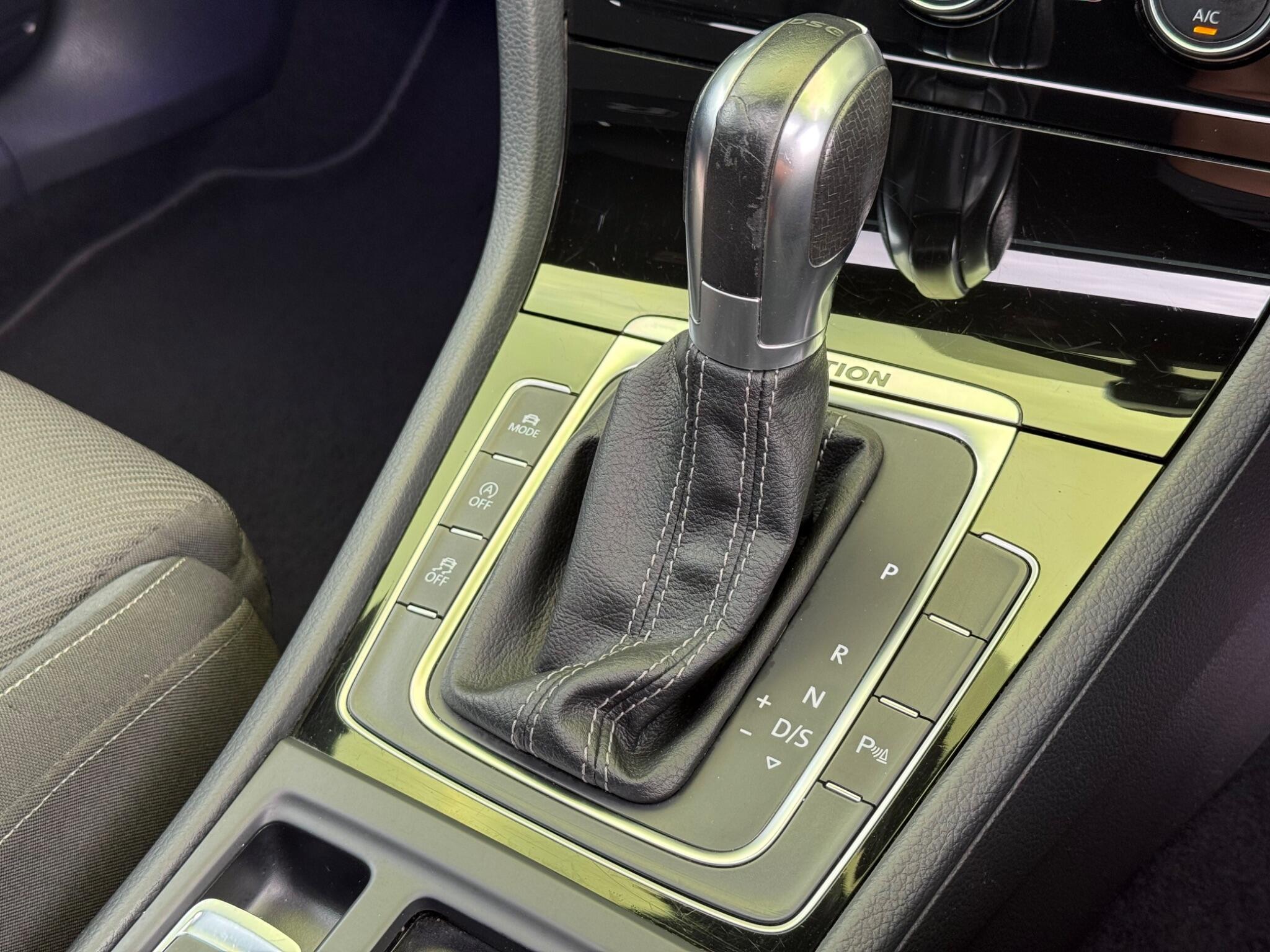 Volkswagen Golf view 11