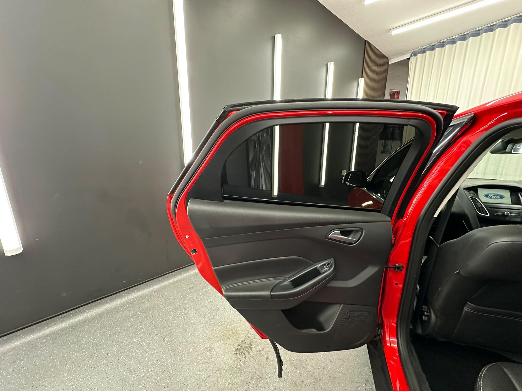 Ford Focus view 21