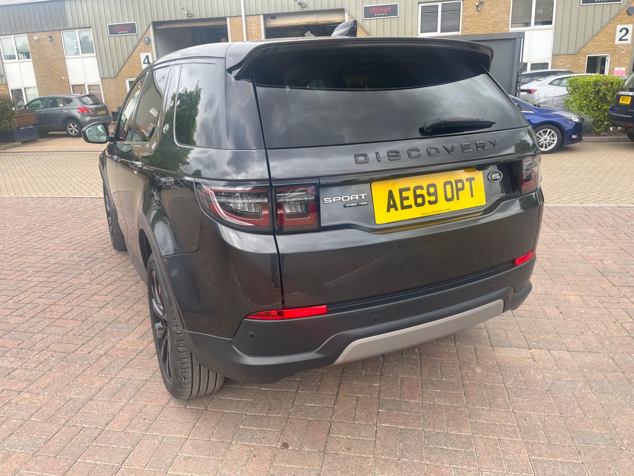 Land Rover Discovery Sport view 9