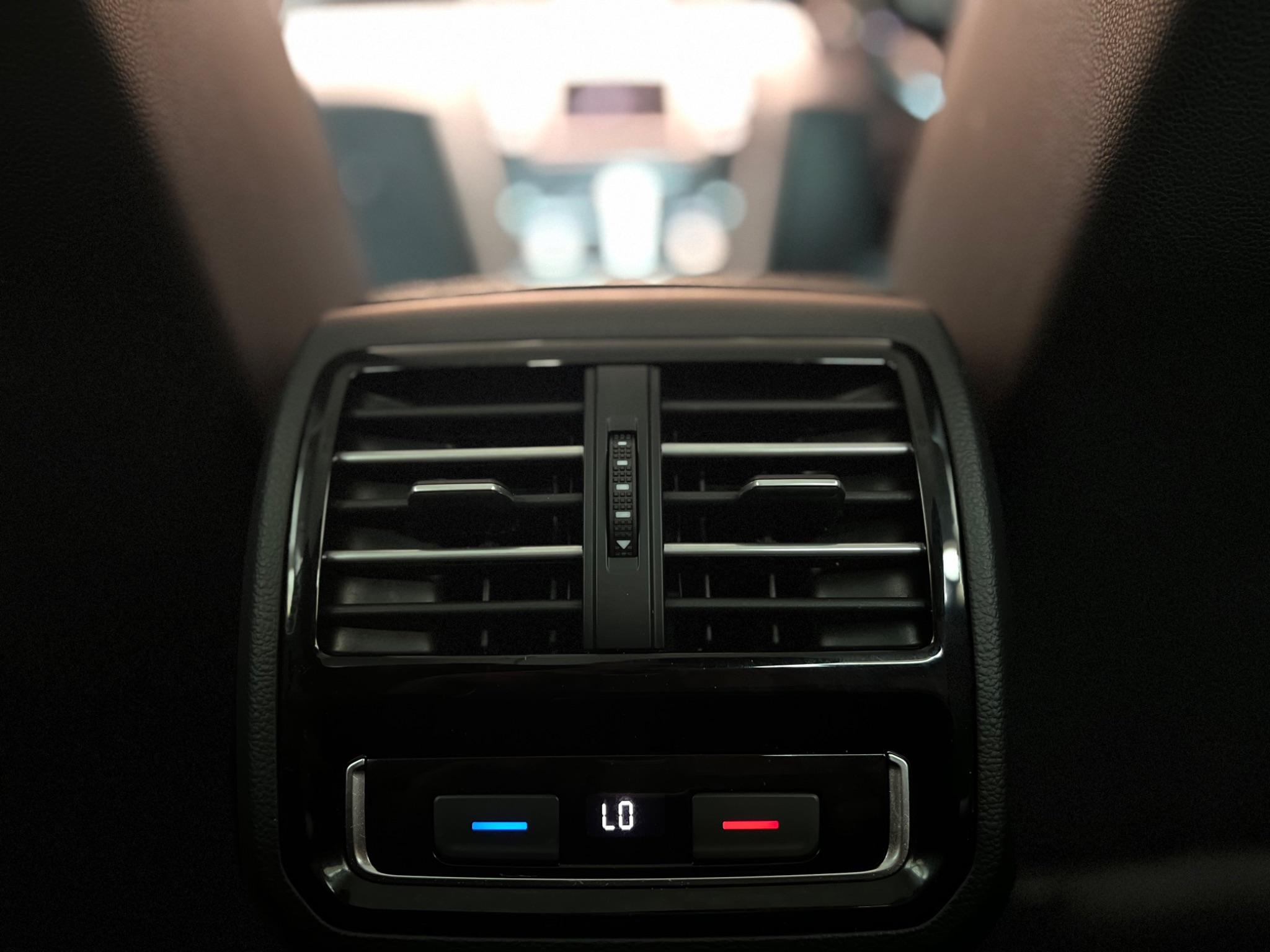 Volkswagen Passat view 42