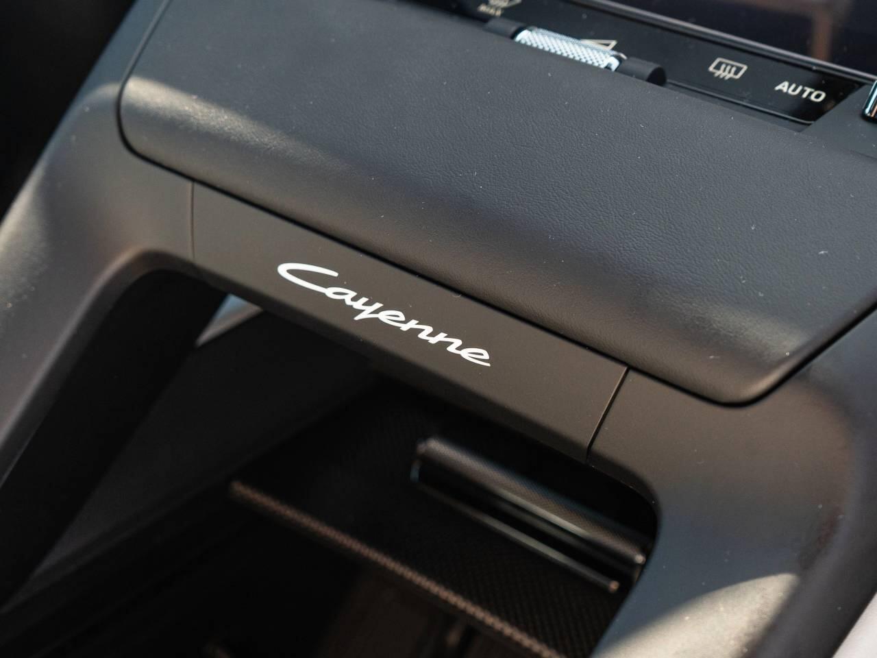Porsche Cayenne view 38