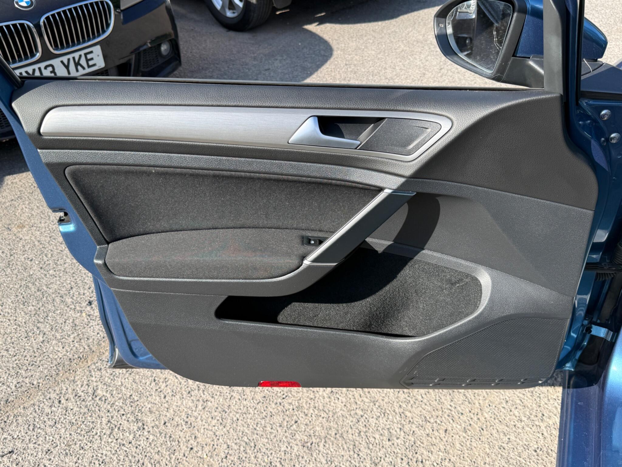 Volkswagen Golf - Image 47