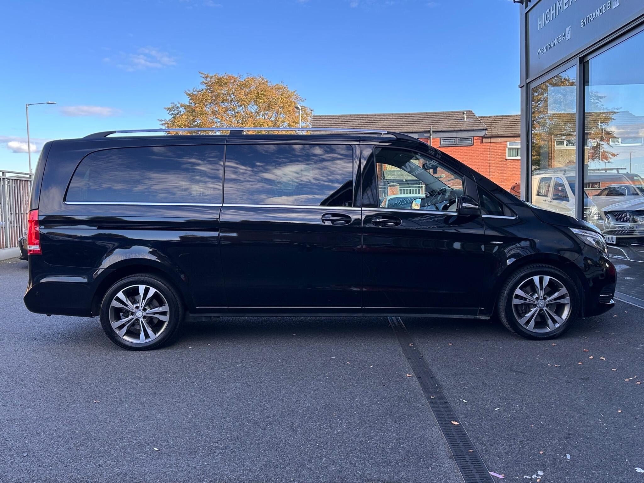 Mercedes-Benz V-Class view 5