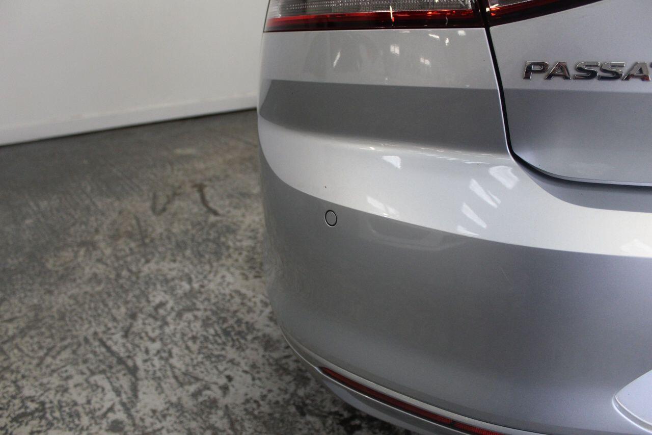 Volkswagen Passat view 17