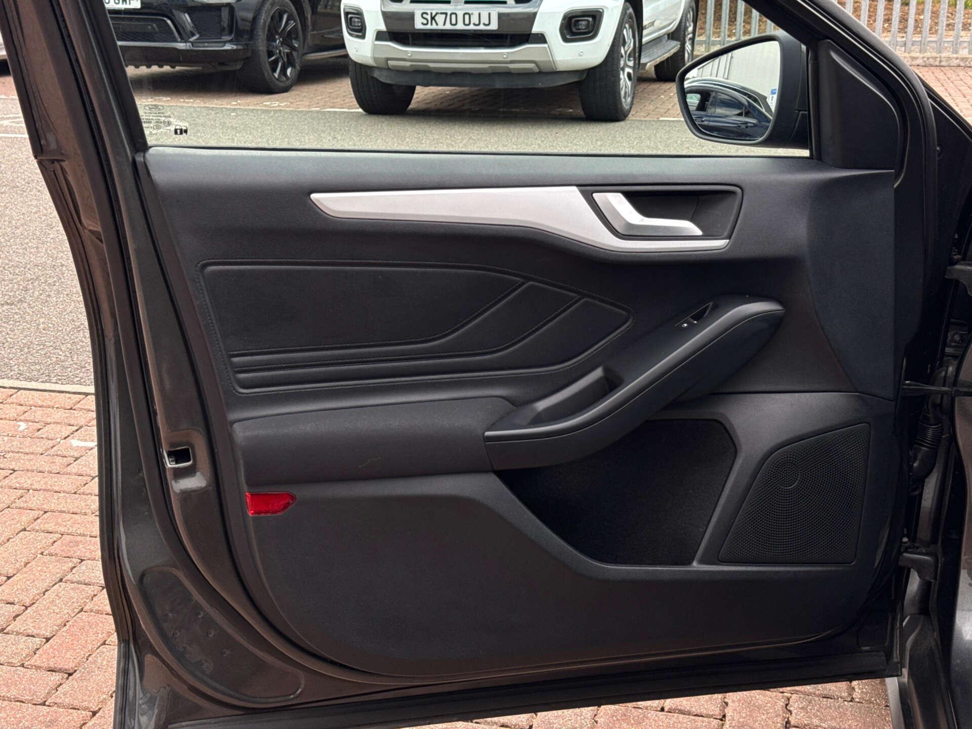 Ford Focus view 38