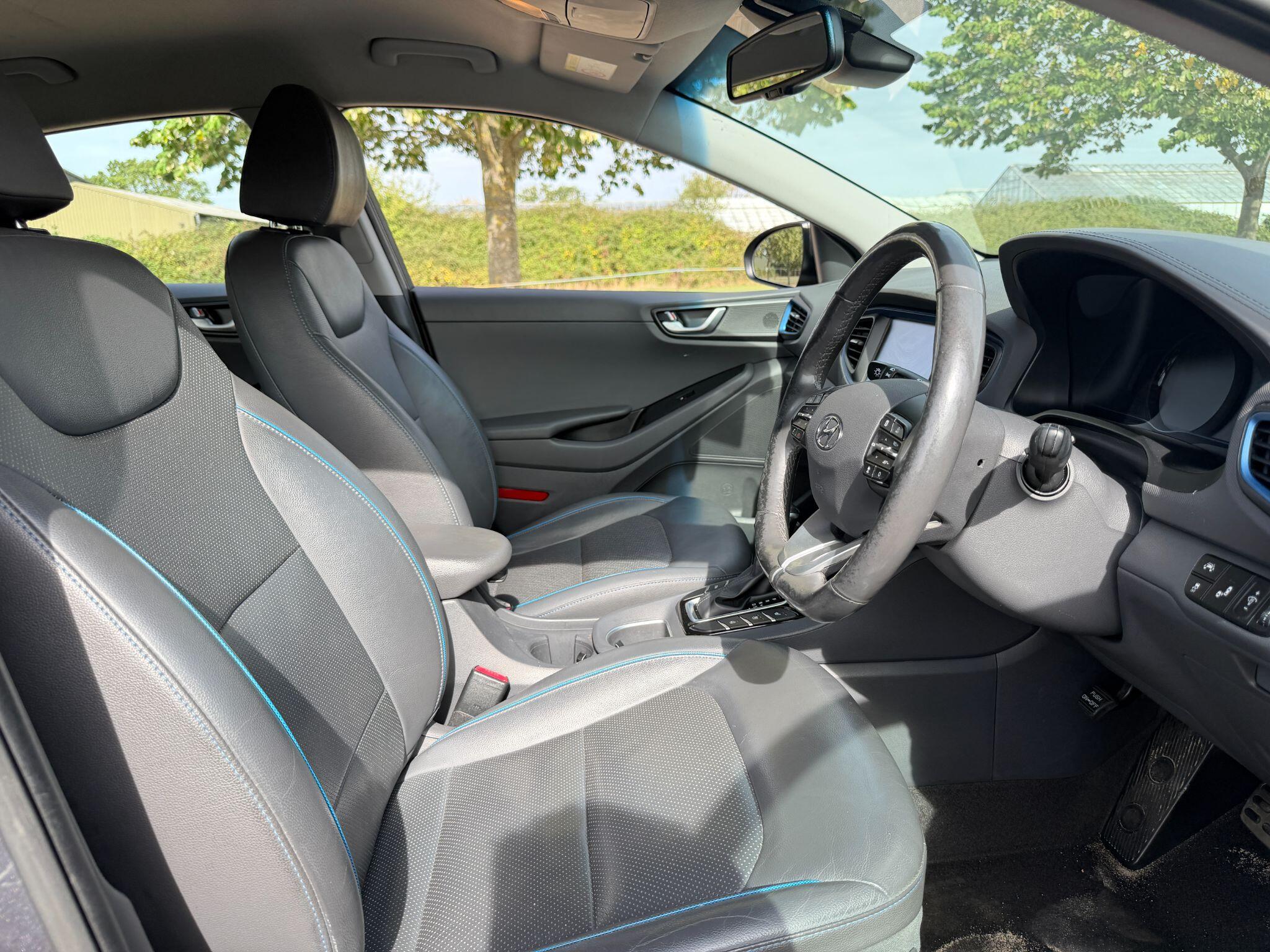 Hyundai Ioniq view 24