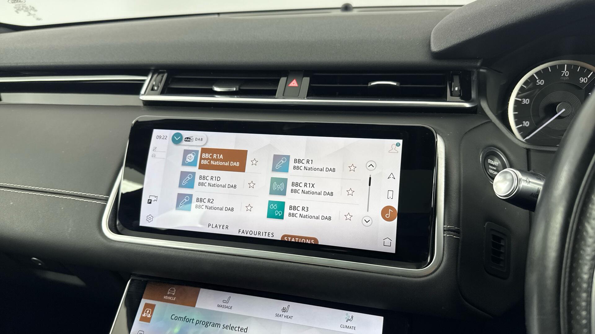 Land Rover Range Rover Velar view 35