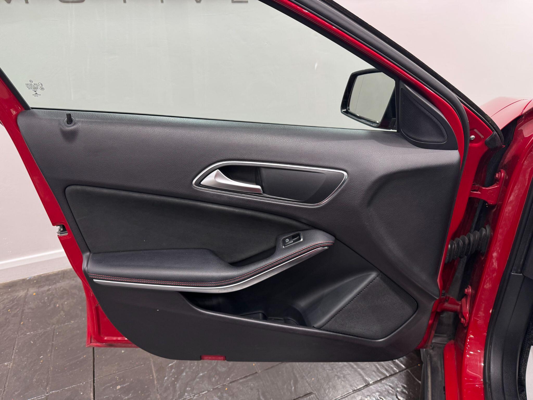 Mercedes-Benz Gla view 44
