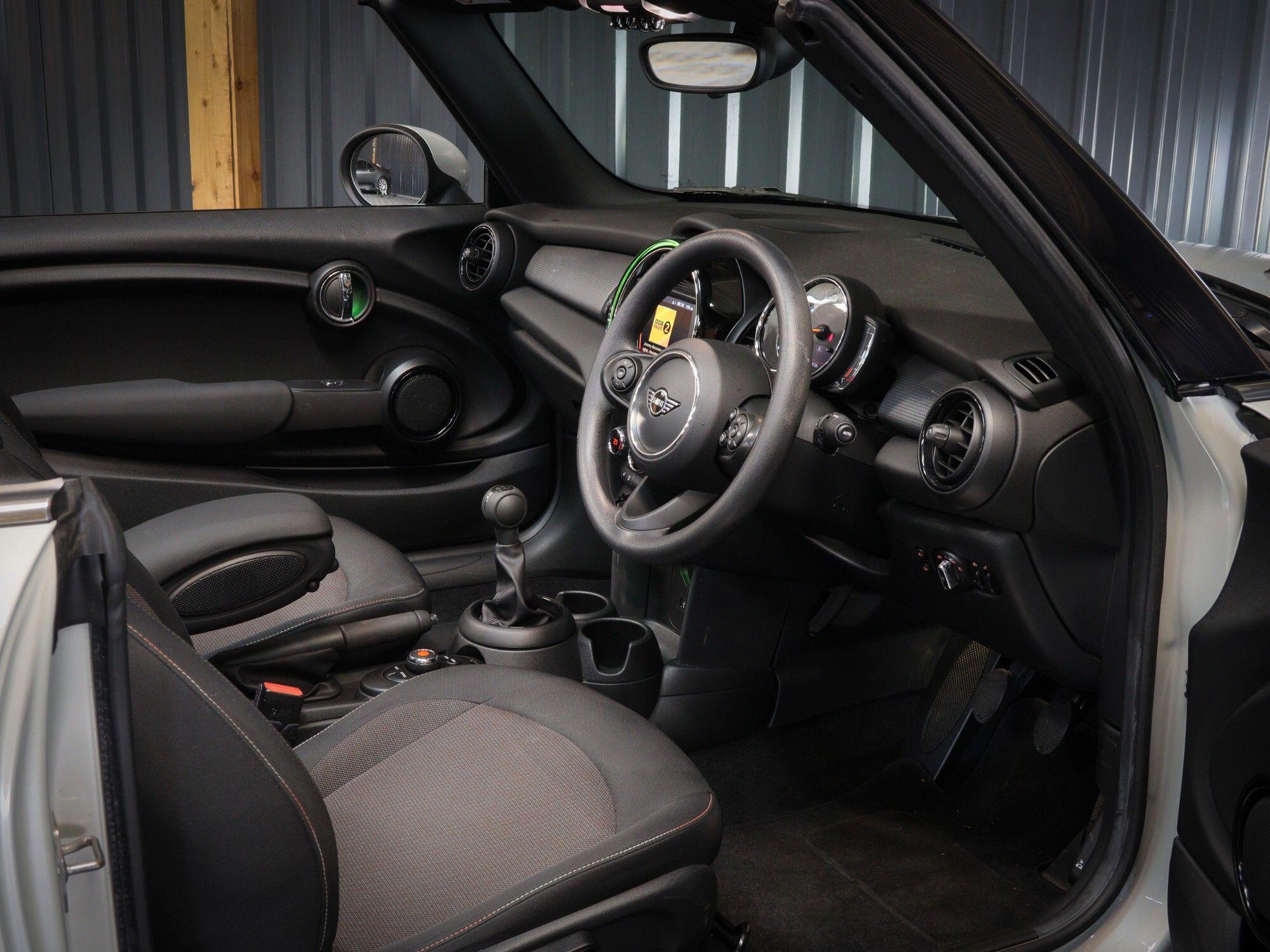 Mini Convertible view 18