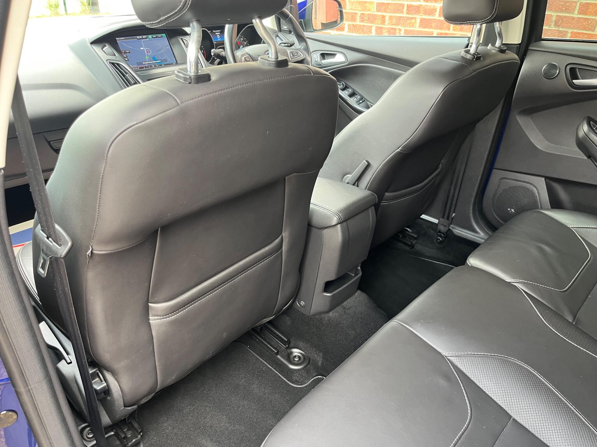 Ford Focus view 74