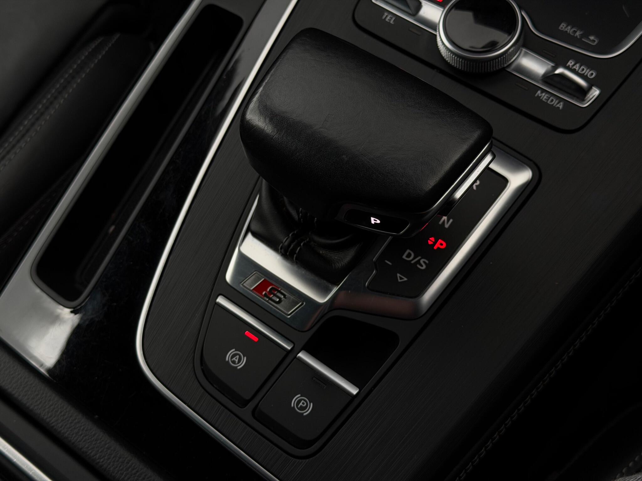 Audi SQ5 view 45