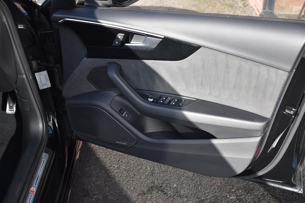 Audi A4 view 29