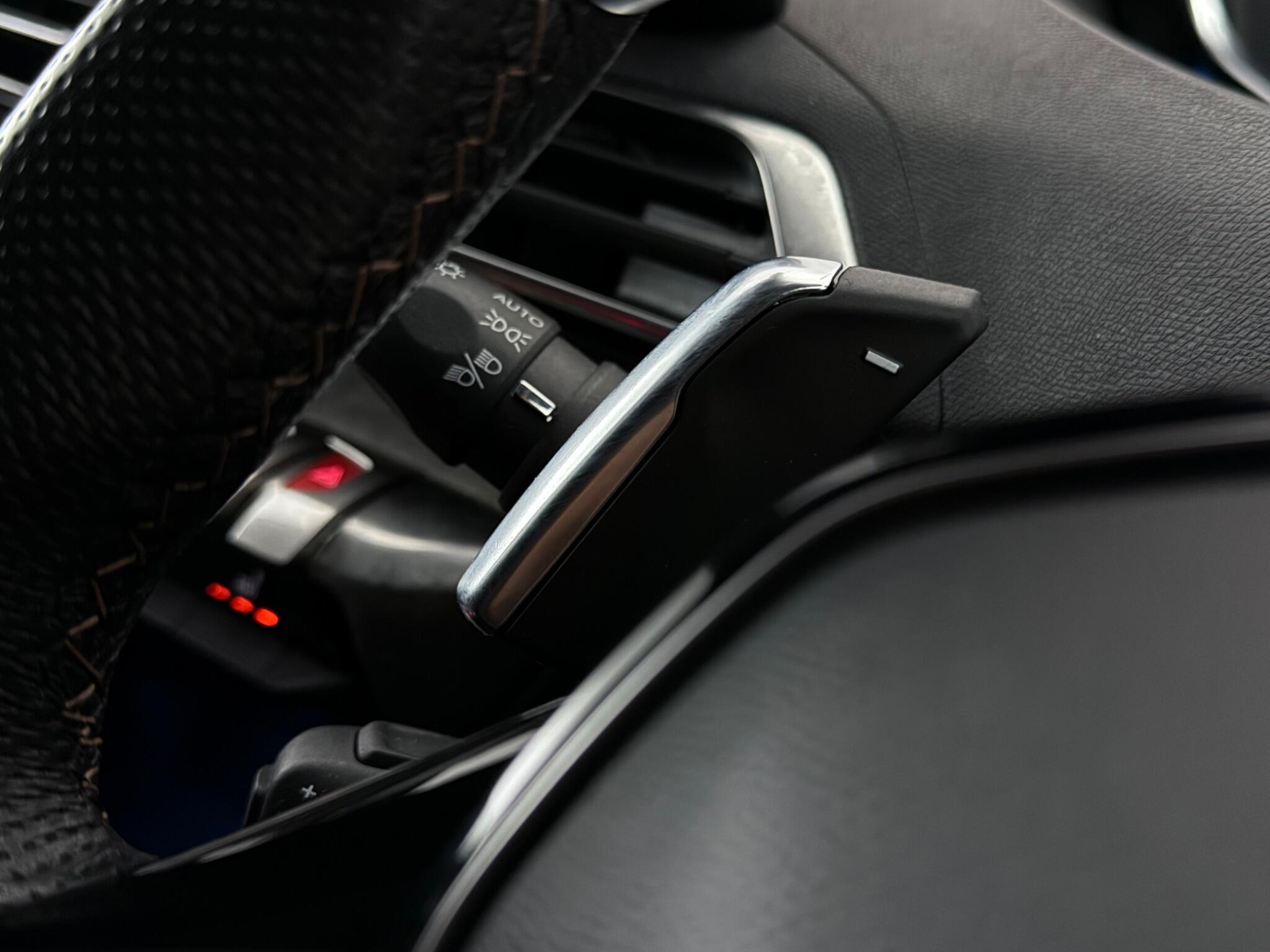 Peugeot 5008 view 17