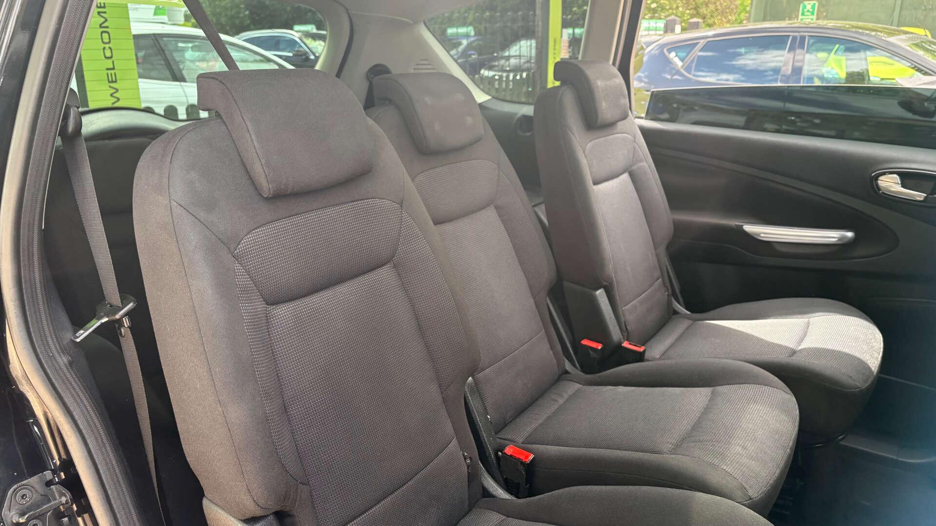 Ford S-Max view 10