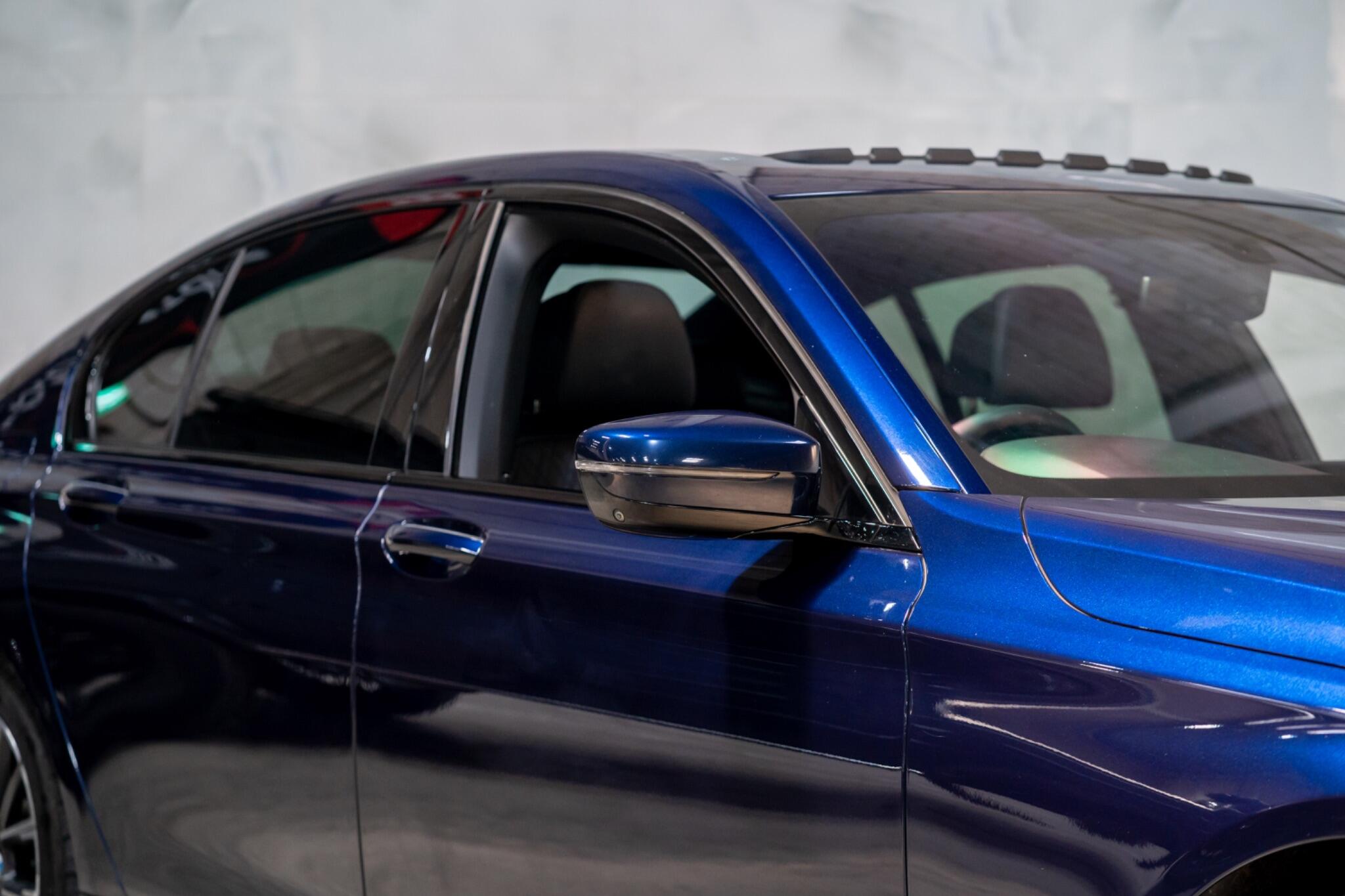 BMW 7 Series view 37