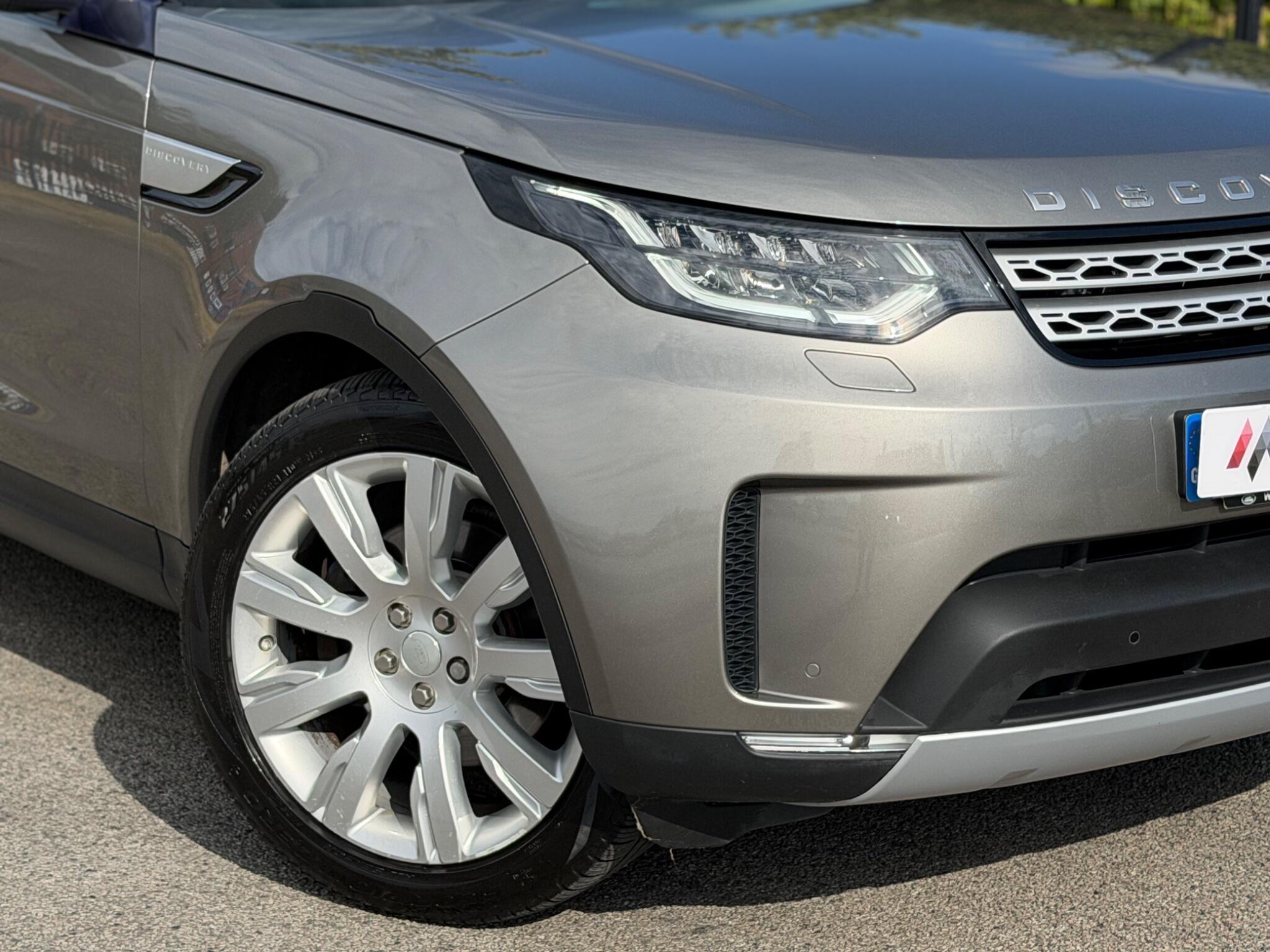 Land Rover Discovery view 8