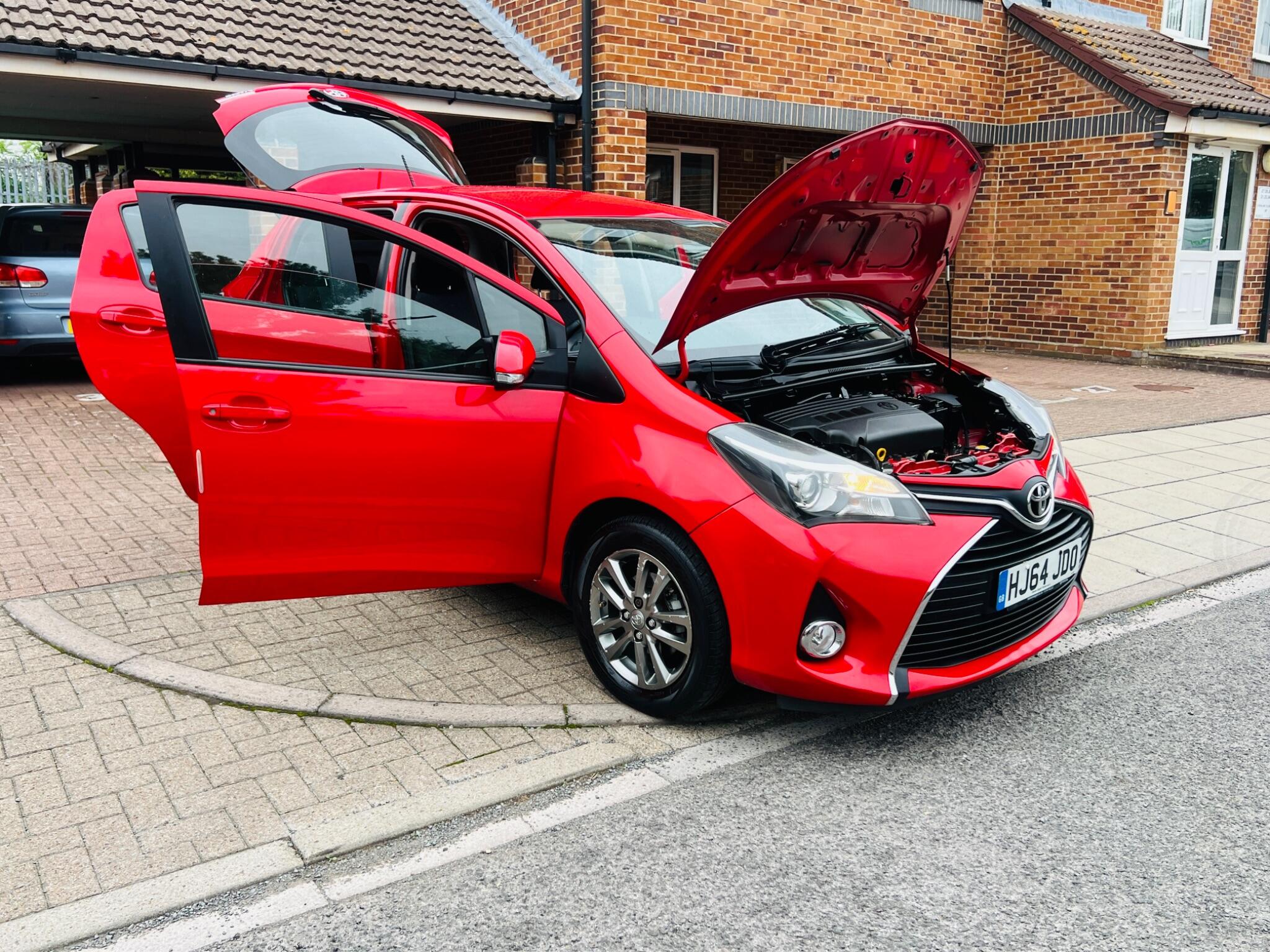 Toyota Yaris view 3