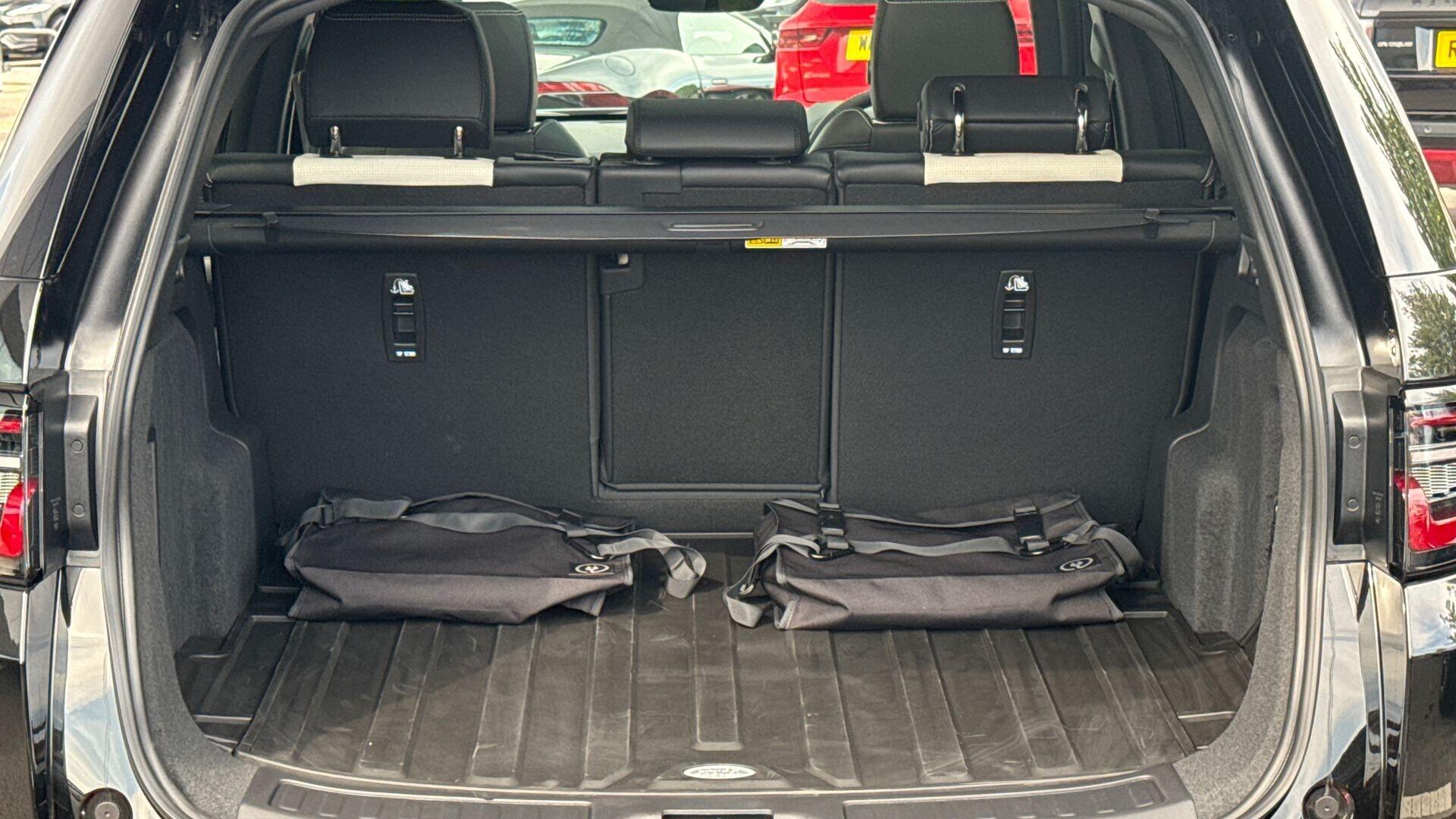 Land Rover Discovery Sport view 11