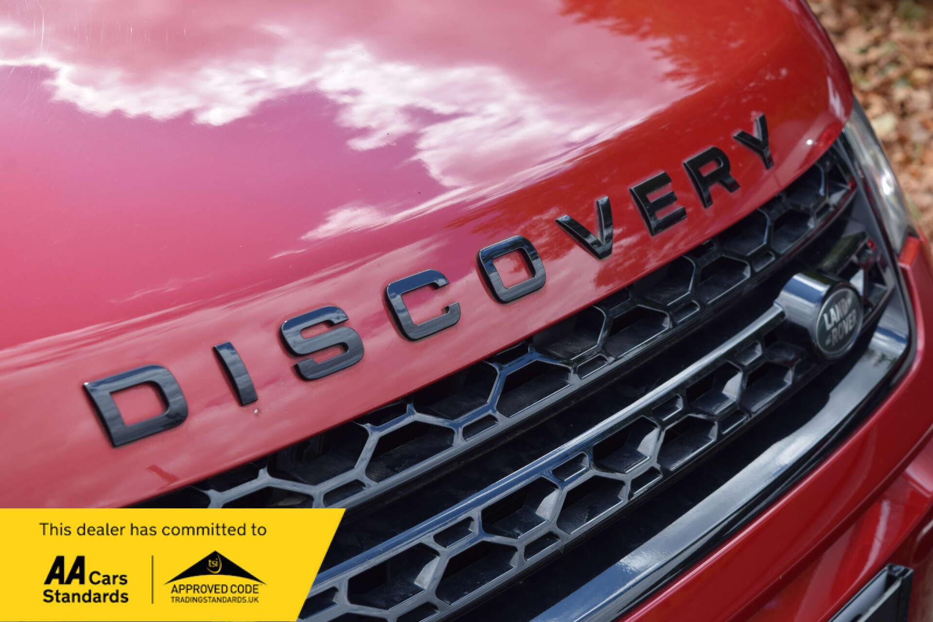 Land Rover Discovery Sport view 8