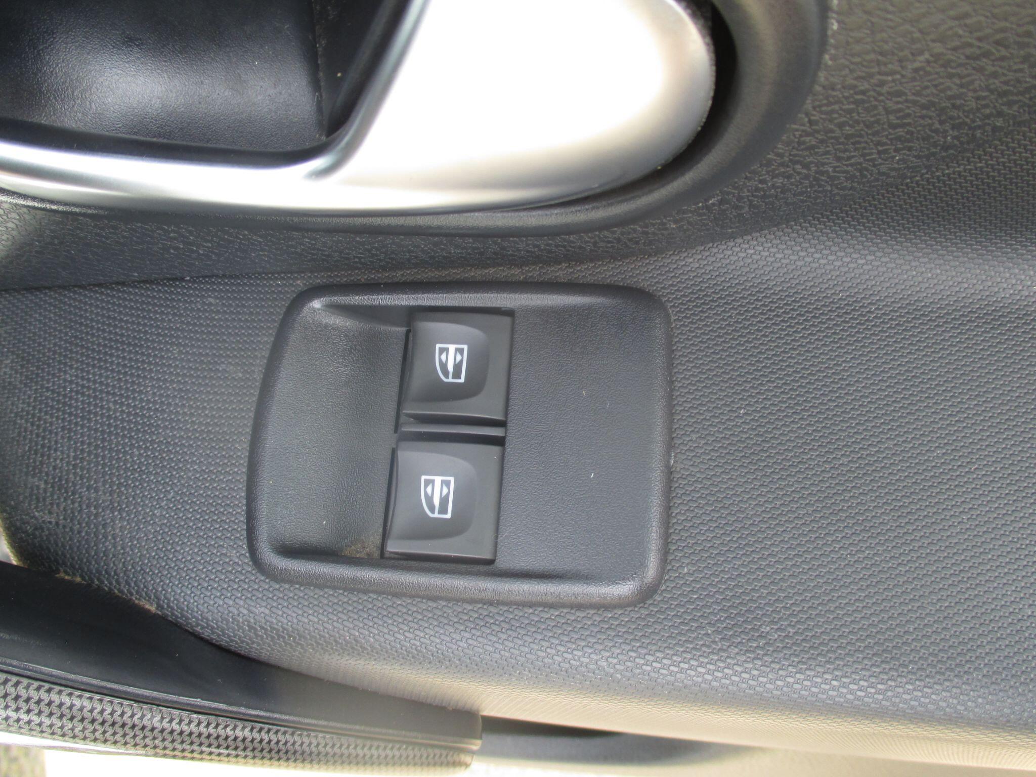 Dacia Logan MCV Stepway view 35