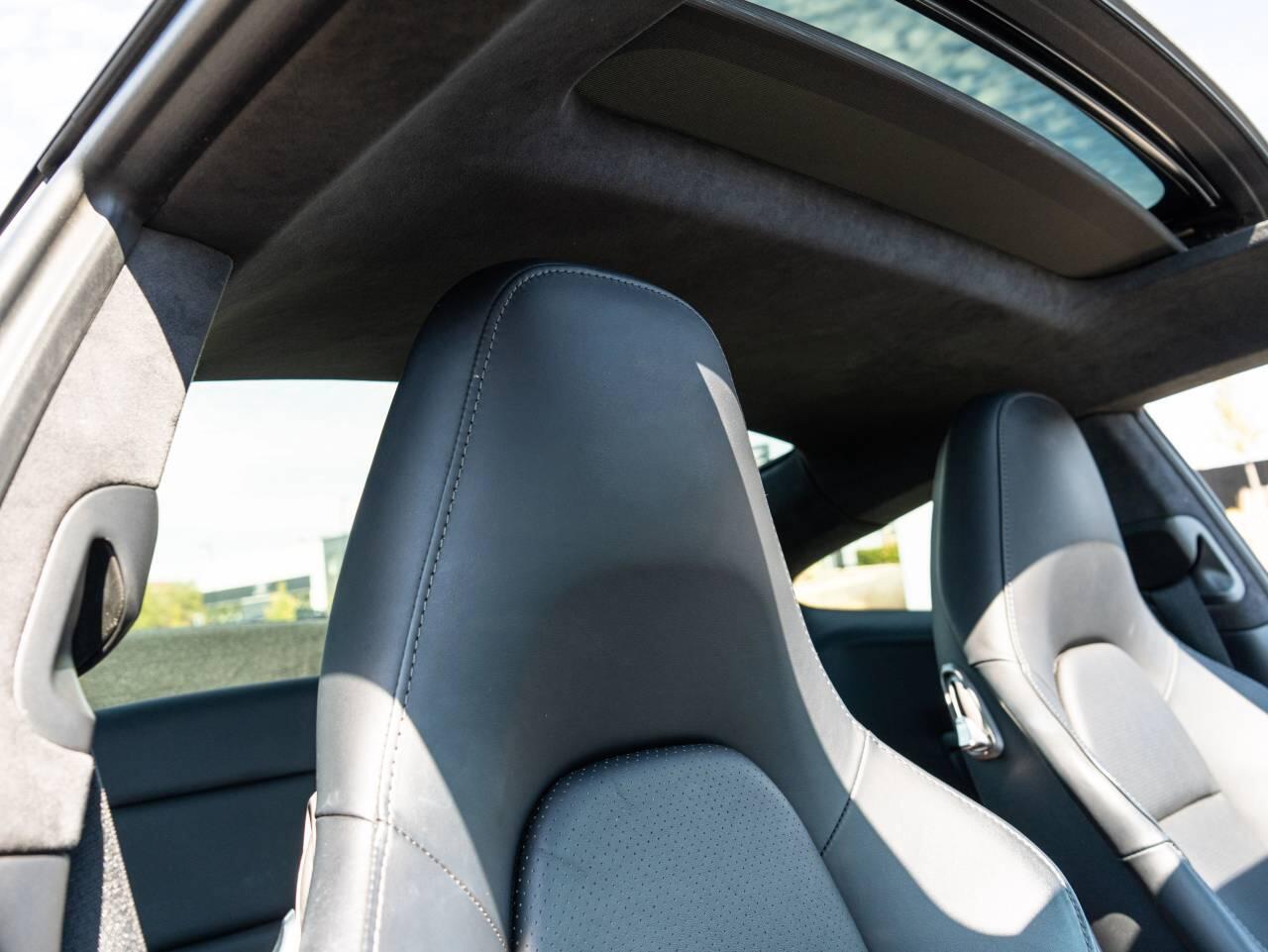 Porsche 911 view 44