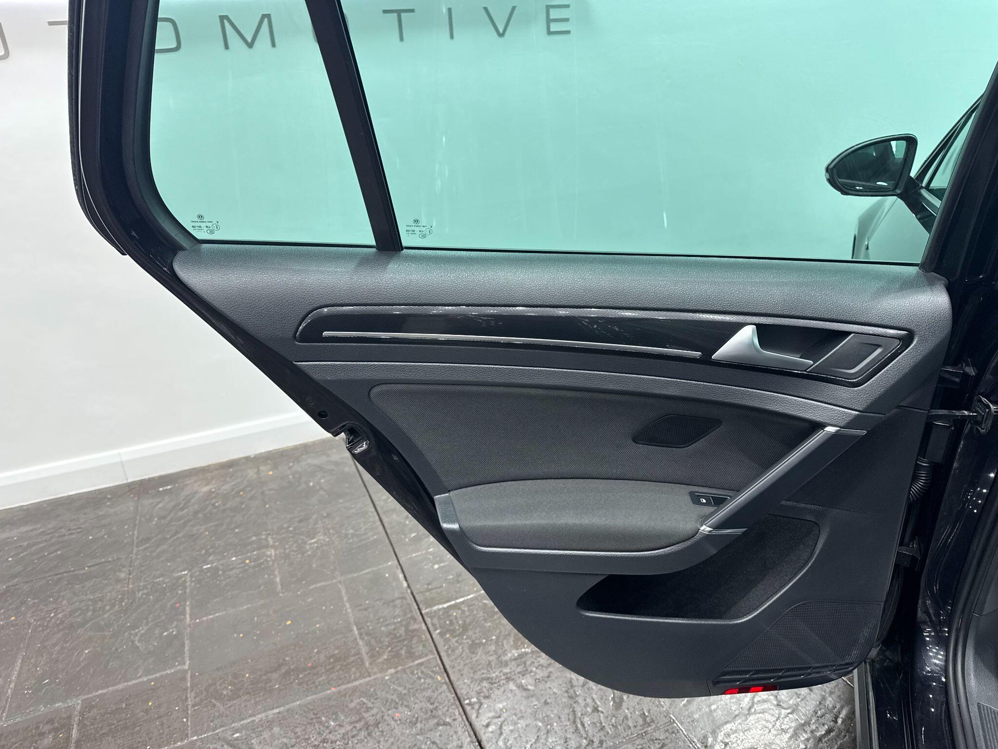 Volkswagen Golf view 38
