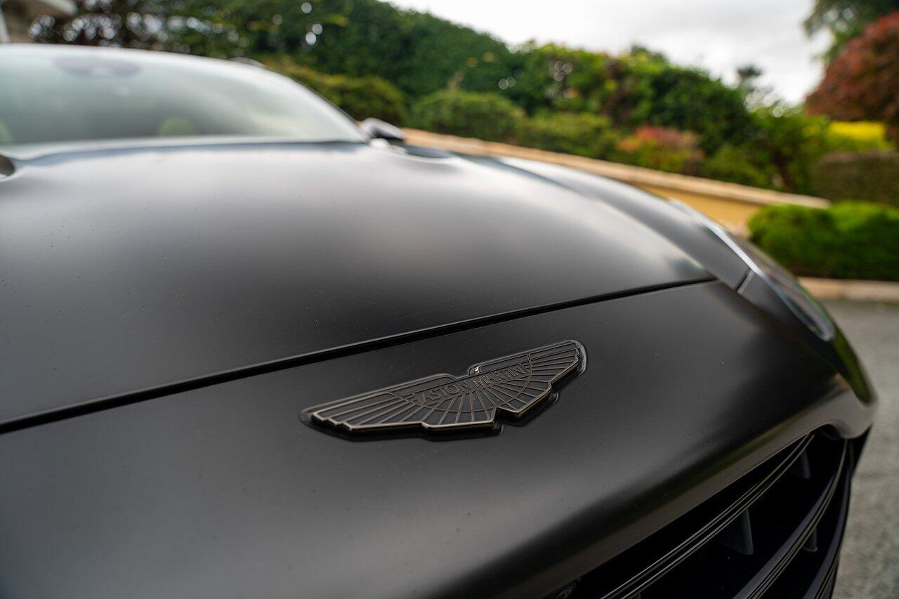 Aston Martin DBX view 32