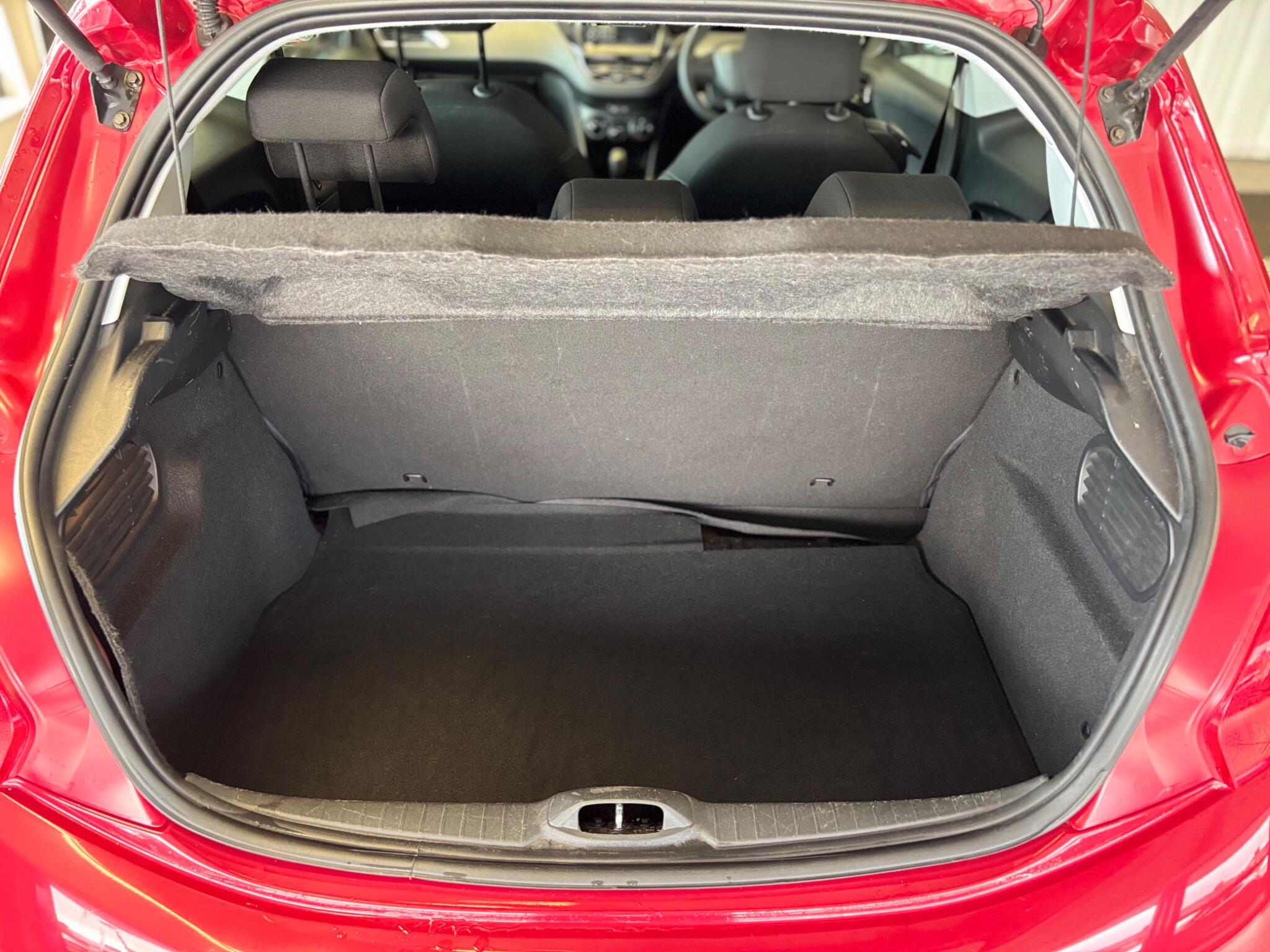 Peugeot 208 view 19