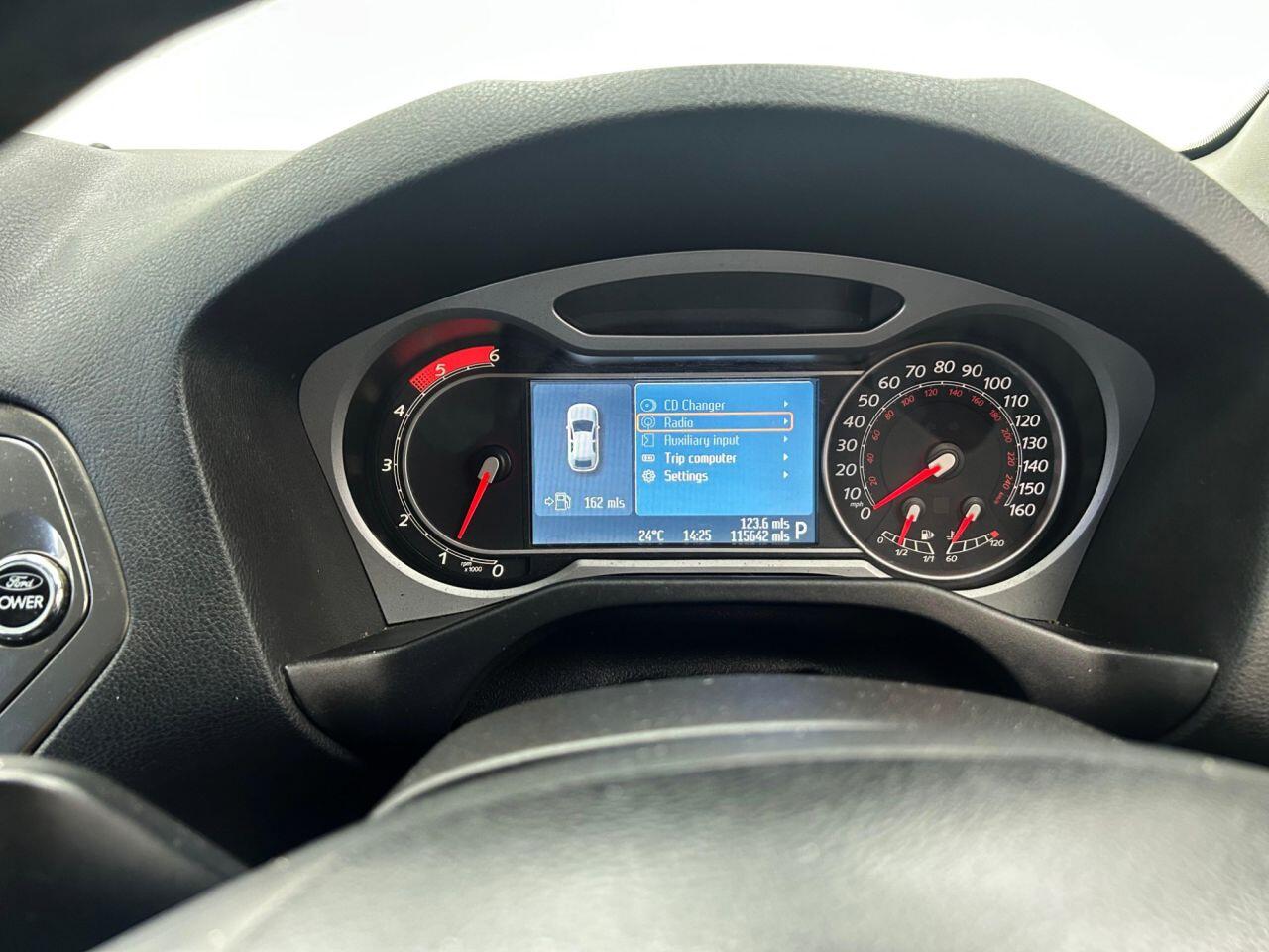 Ford Mondeo view 19