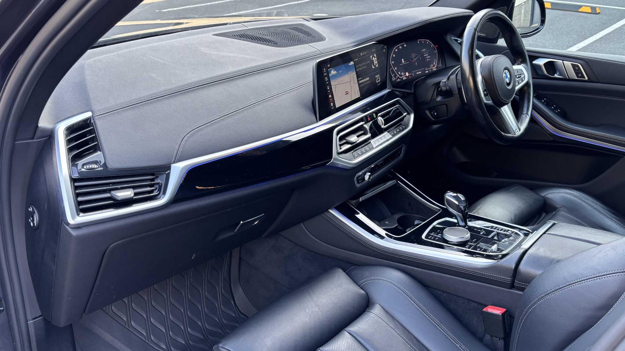 BMW X5 view 9