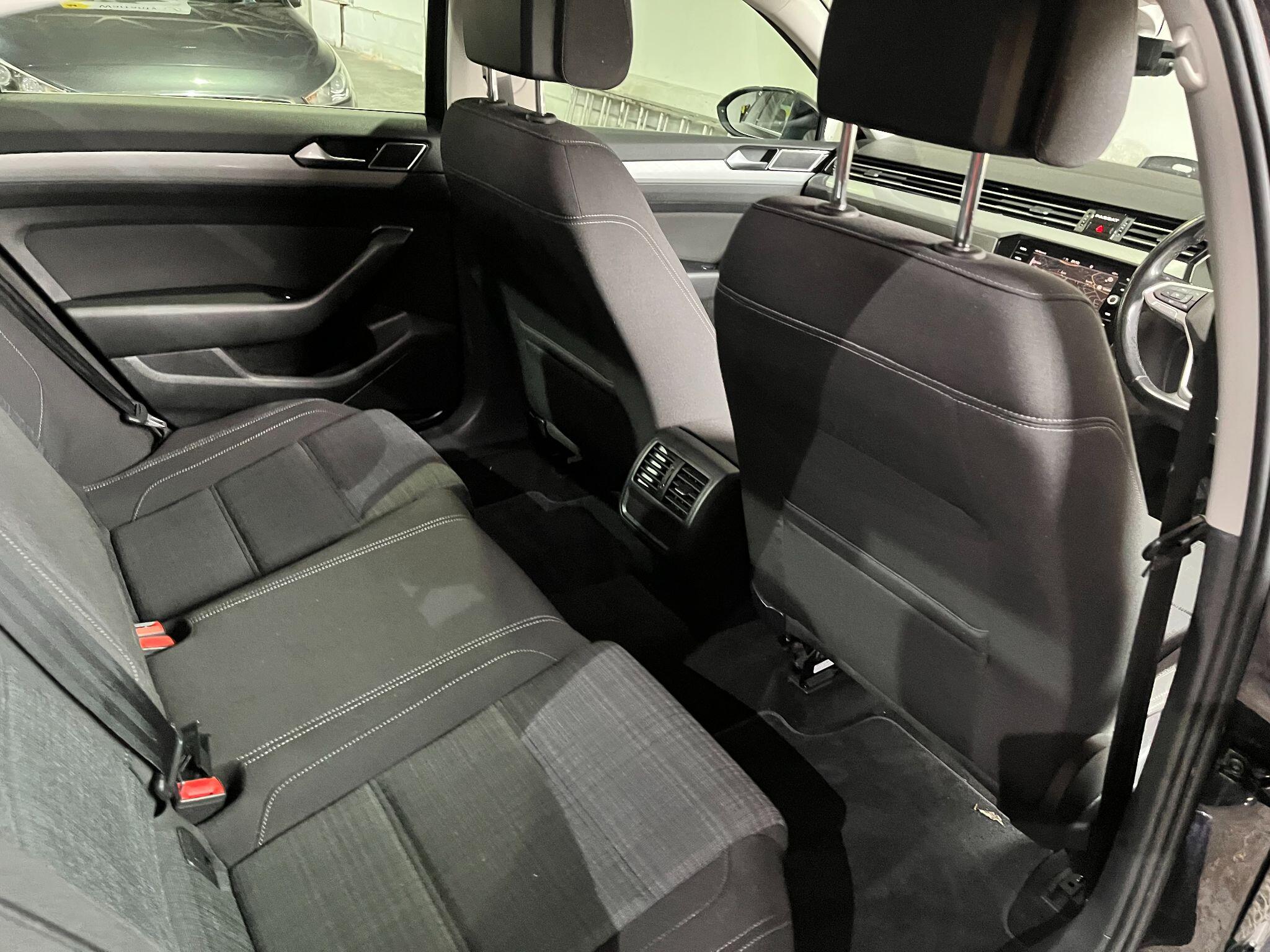Volkswagen Passat view 20