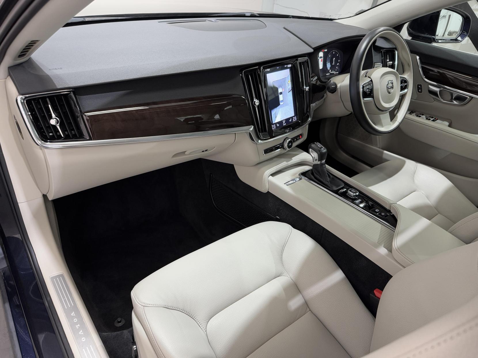 Volvo S90 view 43